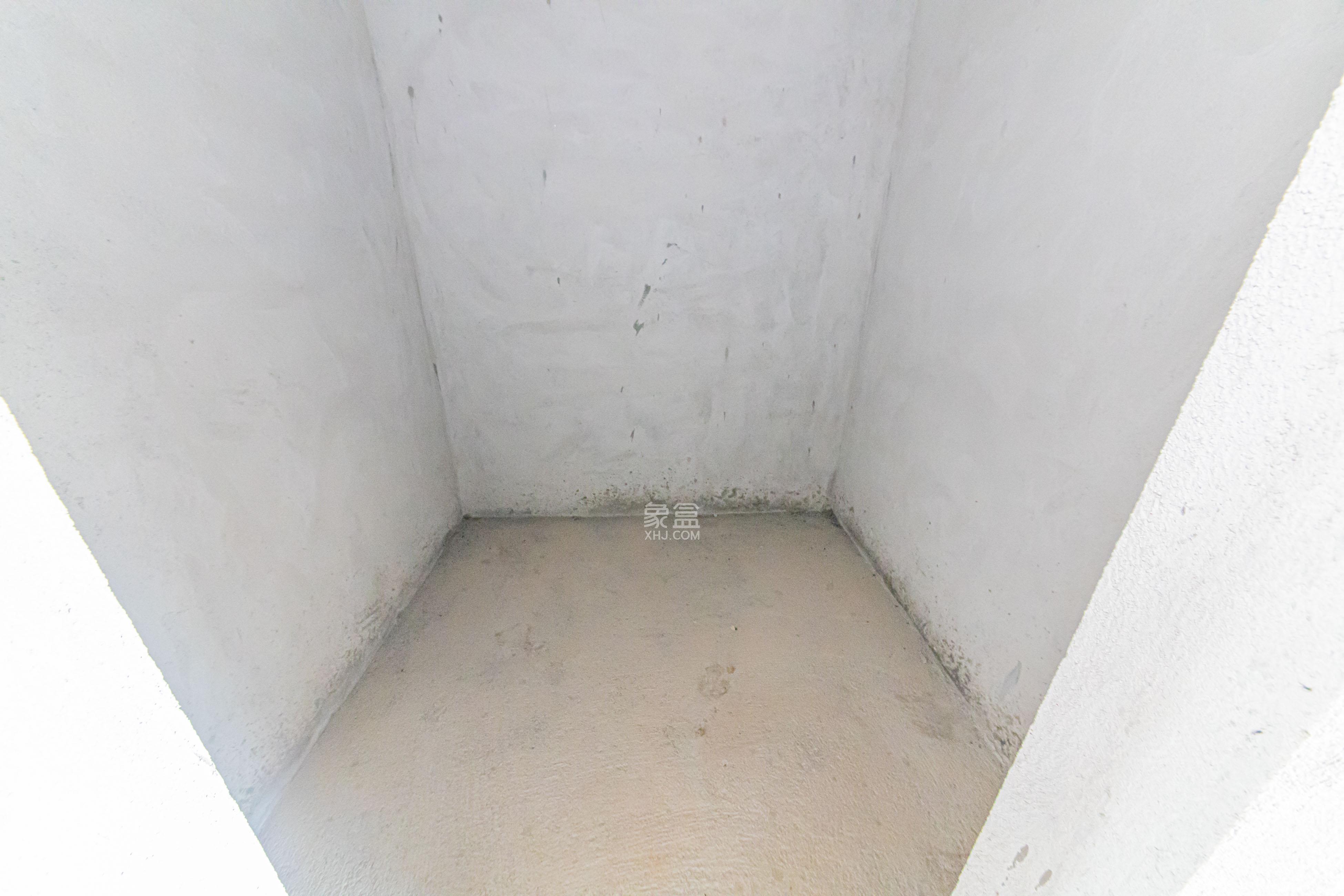 鑫远紫樾香山二期  4室2厅3卫    246.0万其他