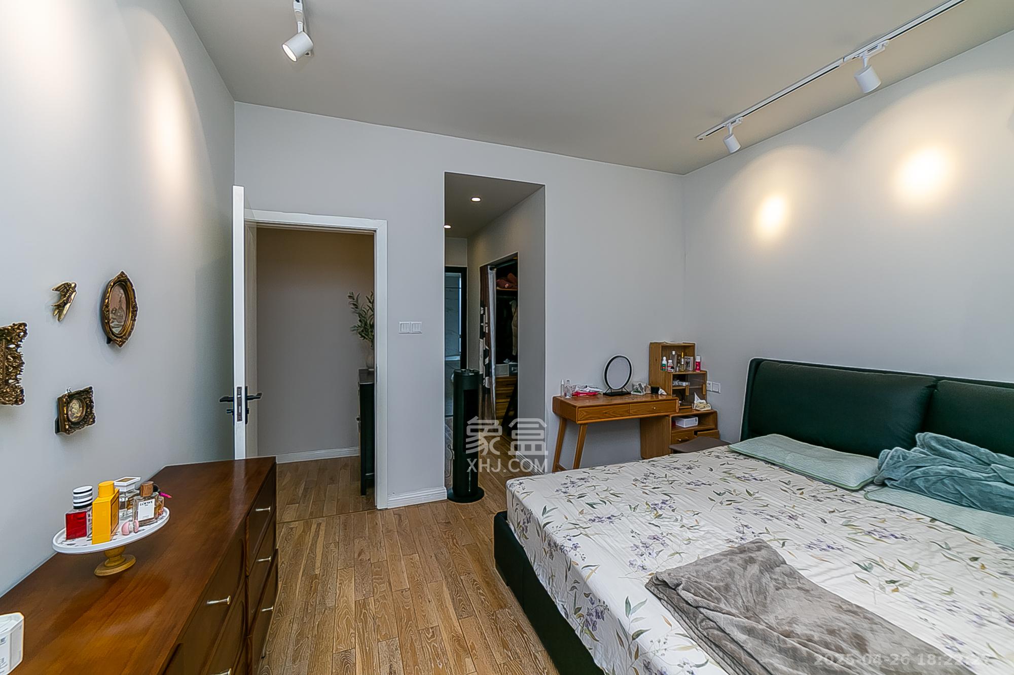 荣悦台  3室2厅2卫    198.0万 荣悦台  3室2厅2卫    198.0万卧室