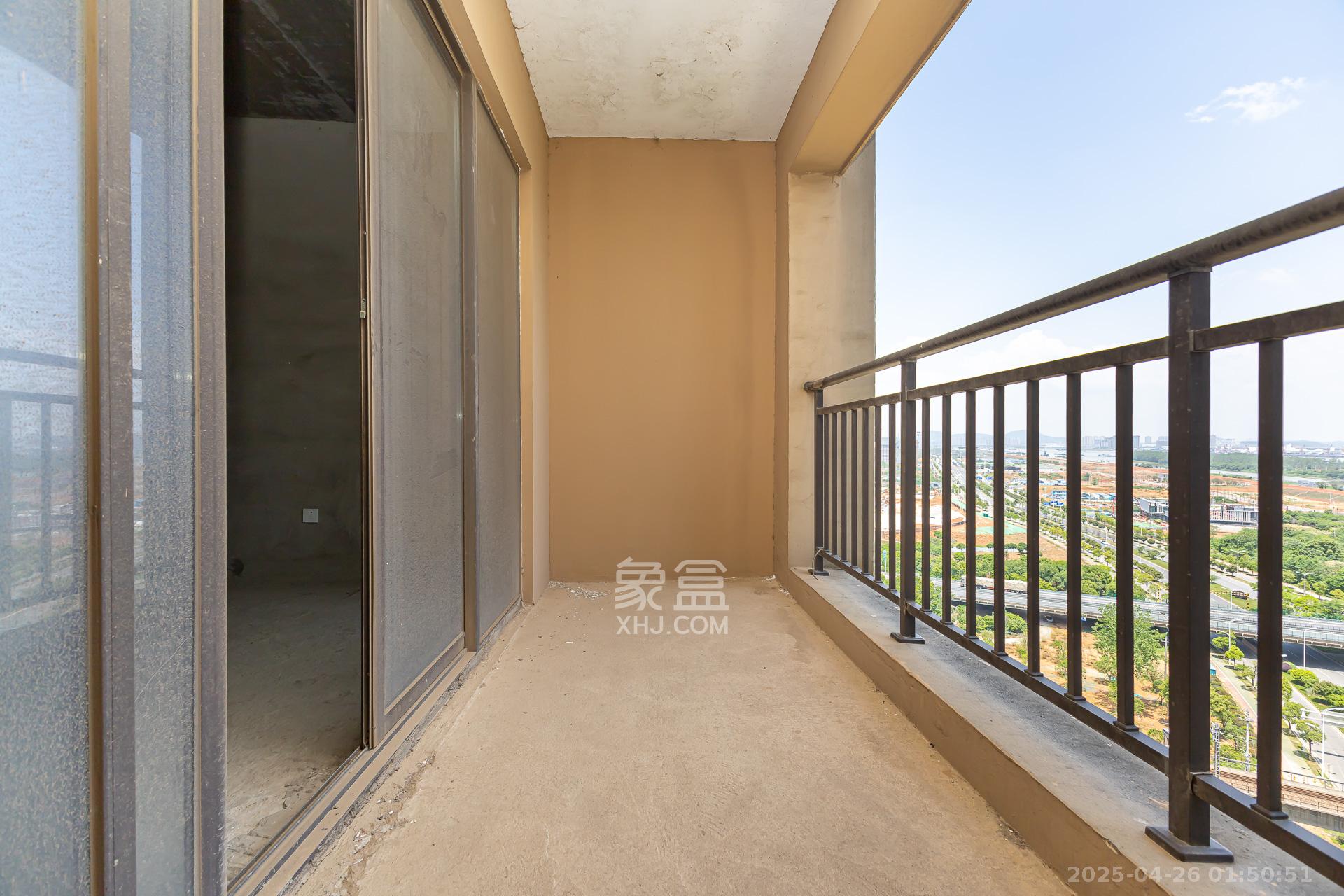 长燃新奥佳园  4室2厅2卫    90.0万 长燃新奥佳园  4室2厅2卫    90.0万阳台