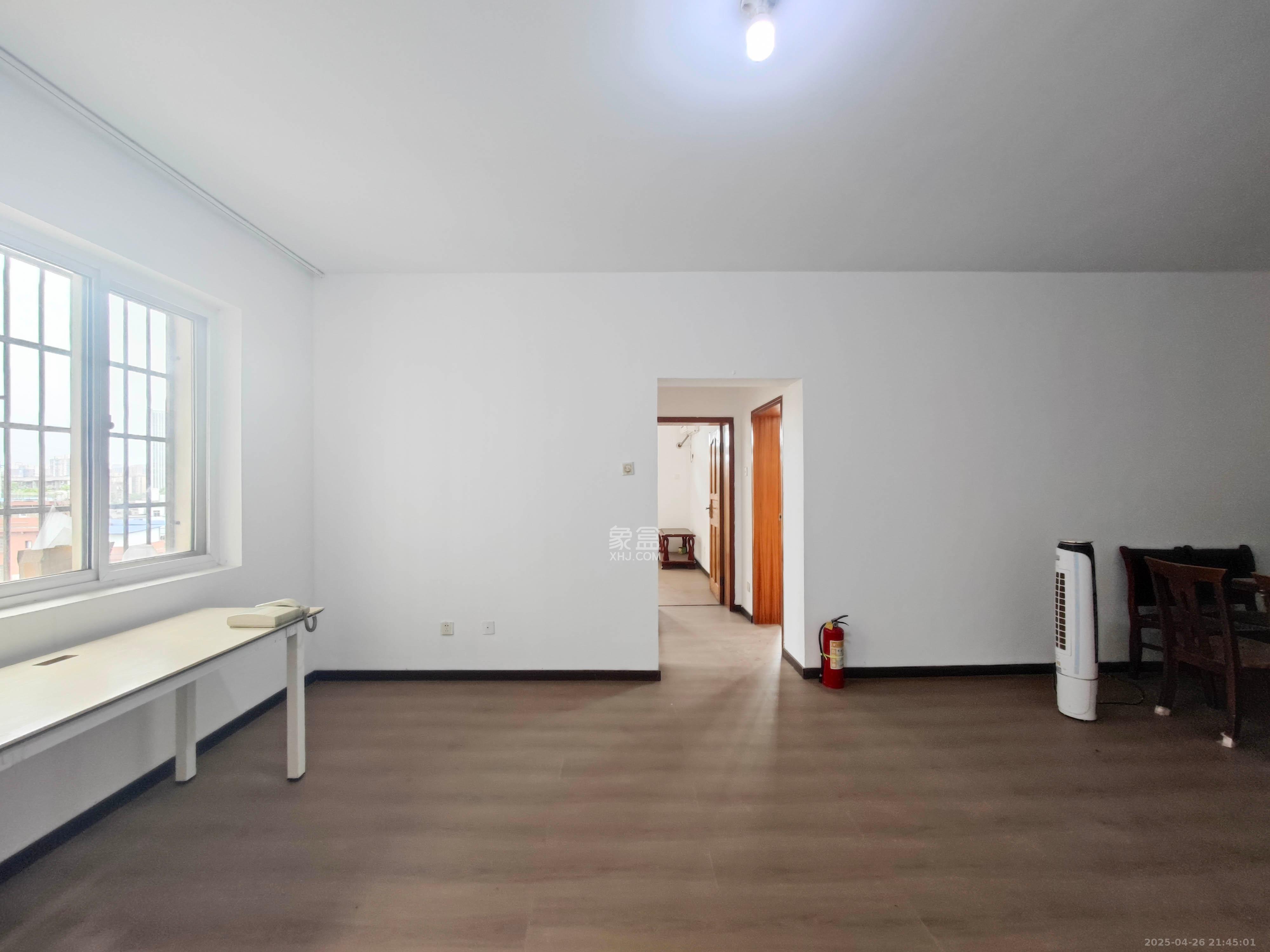 天剑华城  2室2厅1卫    49.5万 天剑华城  2室2厅1卫    49.5万客厅