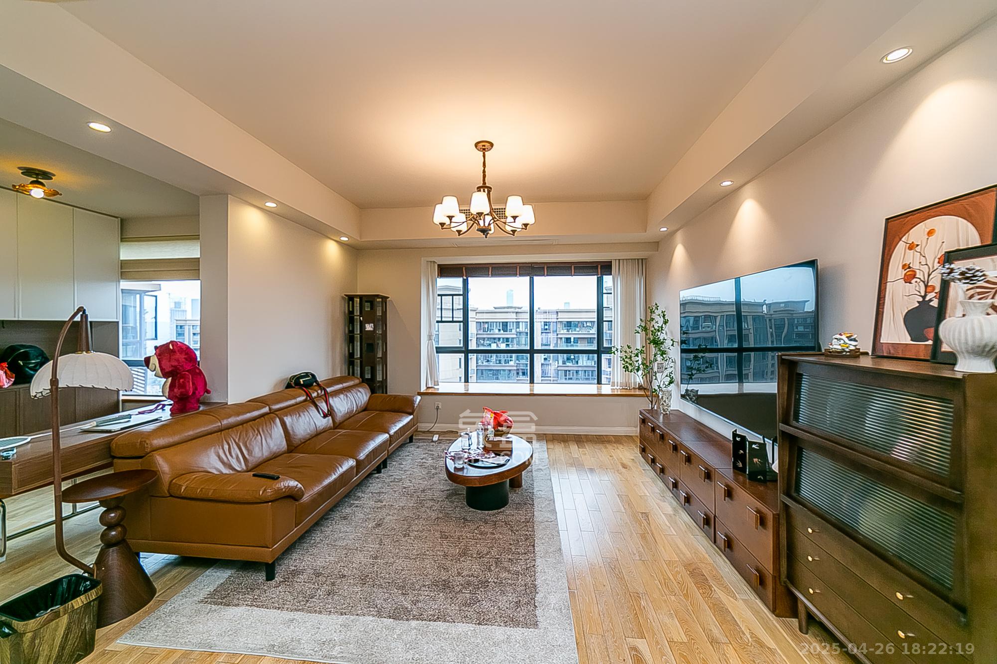 荣悦台  3室2厅2卫    198.0万 荣悦台  3室2厅2卫    198.0万客厅