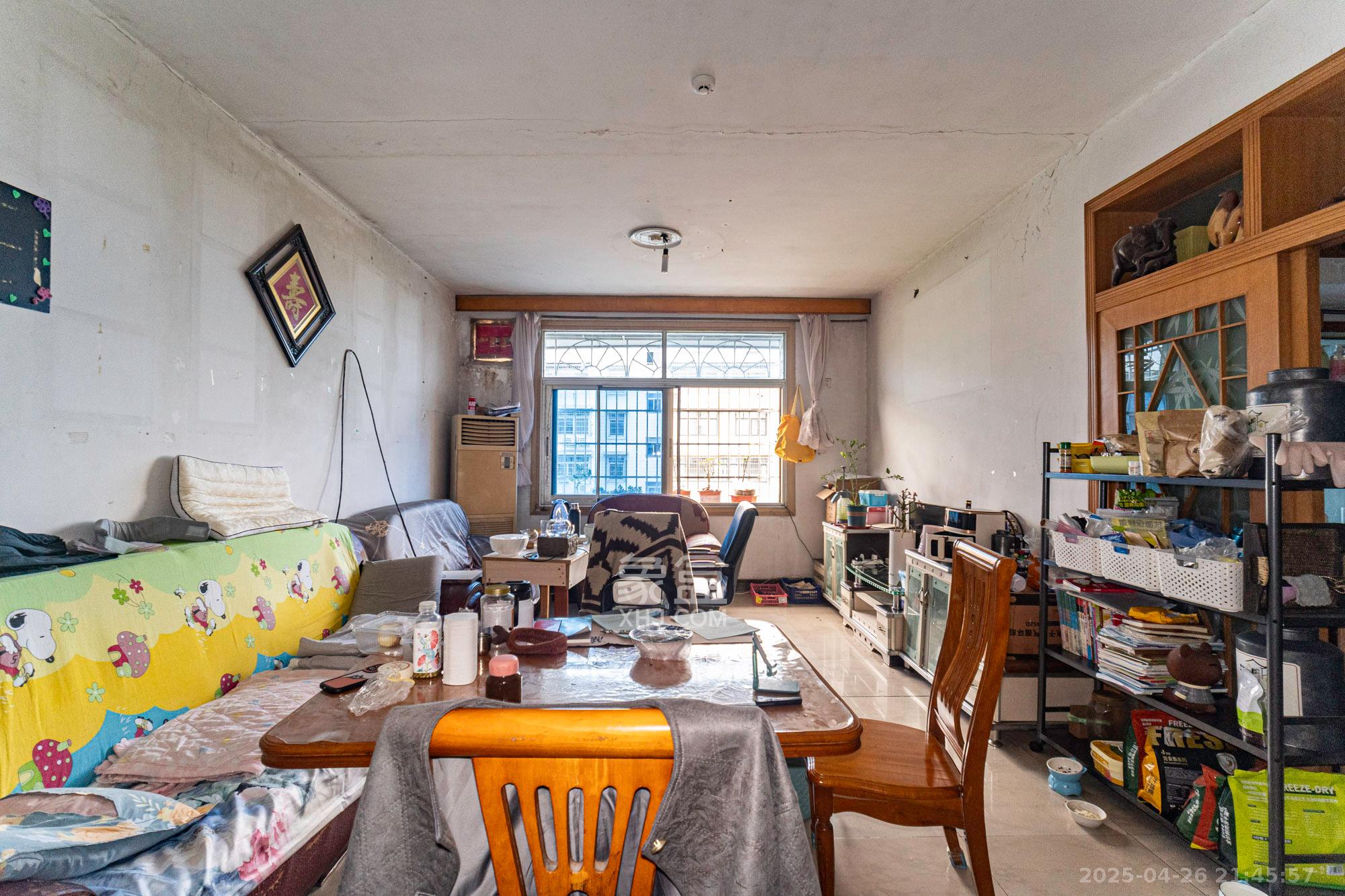 星邻东苑(工商局宿舍) 3室2厅1卫 68.00万 星邻东苑(工商局宿舍) 3室2厅1卫 68.00万客厅