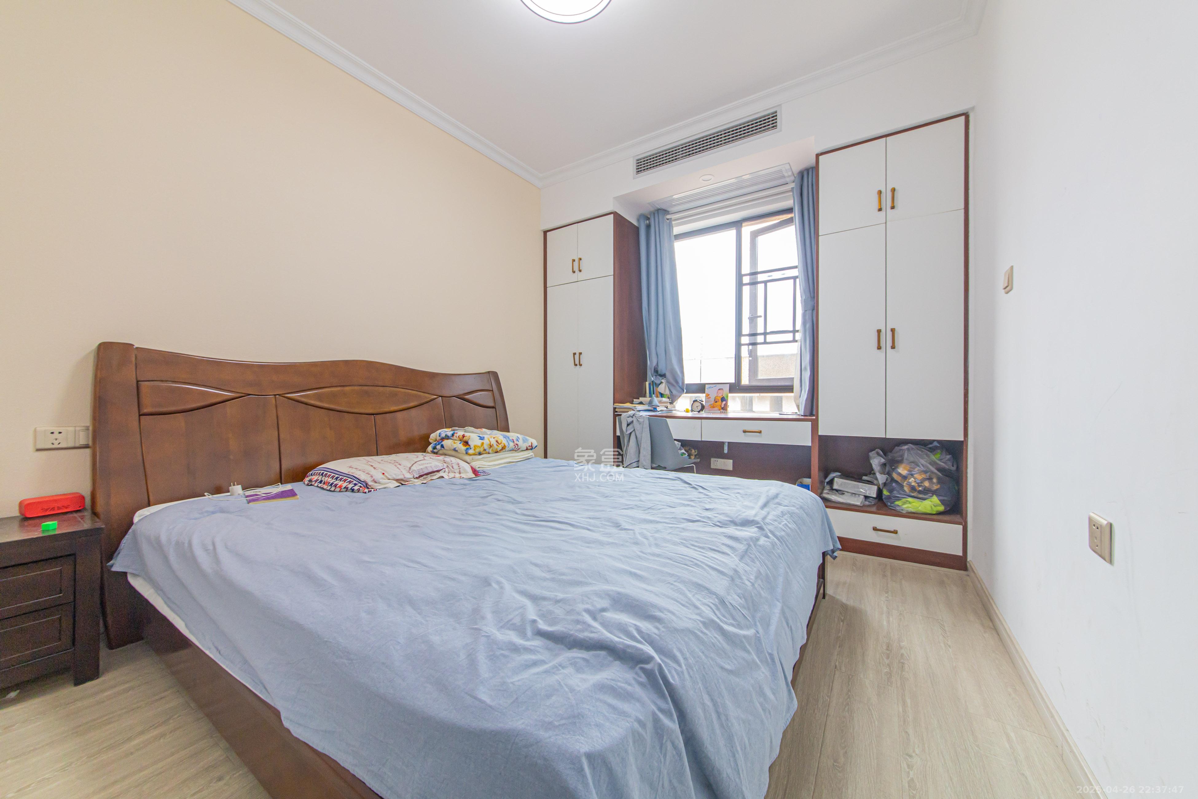 鑫远紫樾香山一期  3室2厅2卫    356.0万 鑫远紫樾香山一期  3室2厅2卫    356.0万卧室