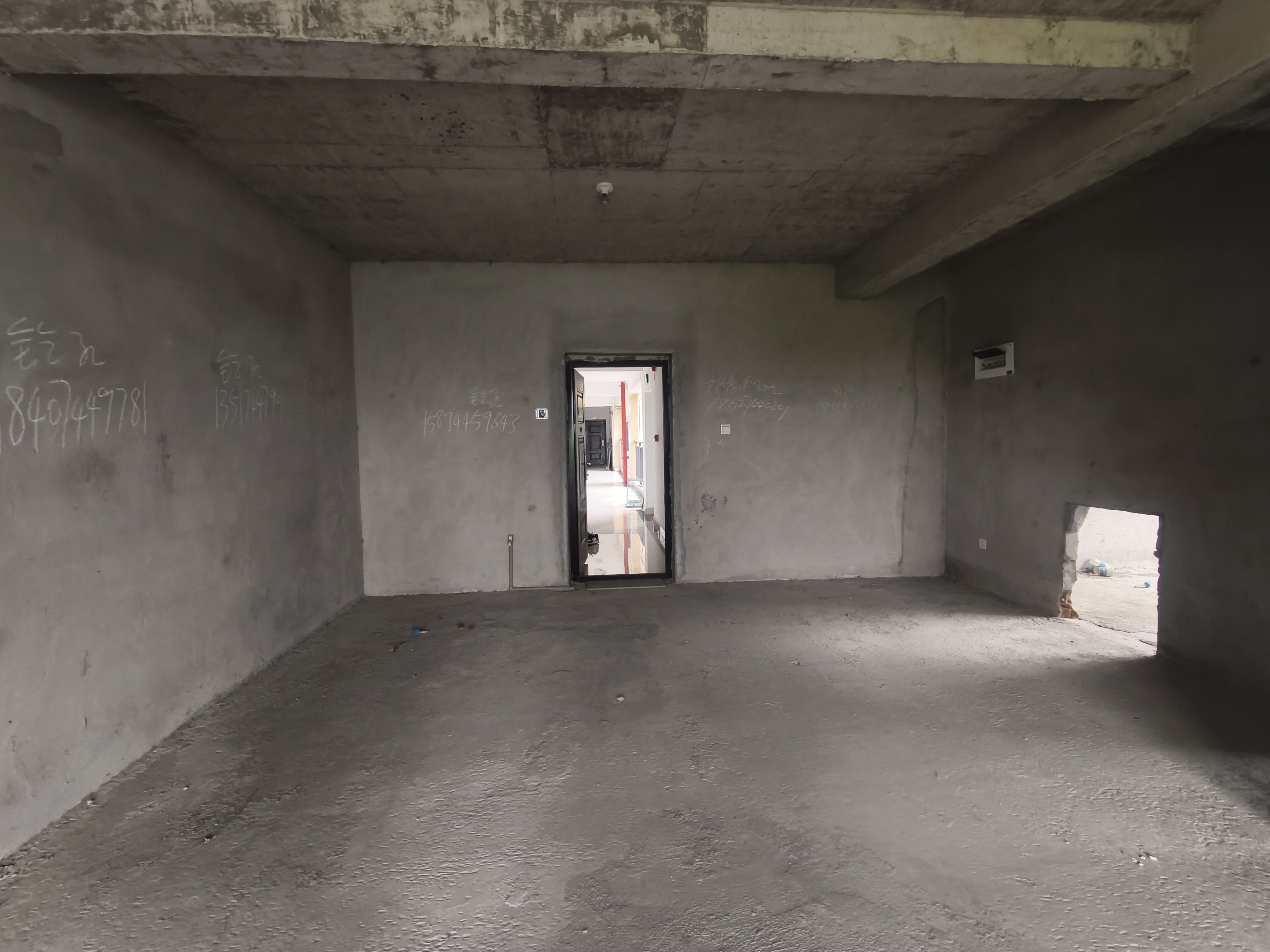 丽景天下二期 4室2厅2卫 71.0万 丽景天下二期 4室2厅2卫 71.0万客厅