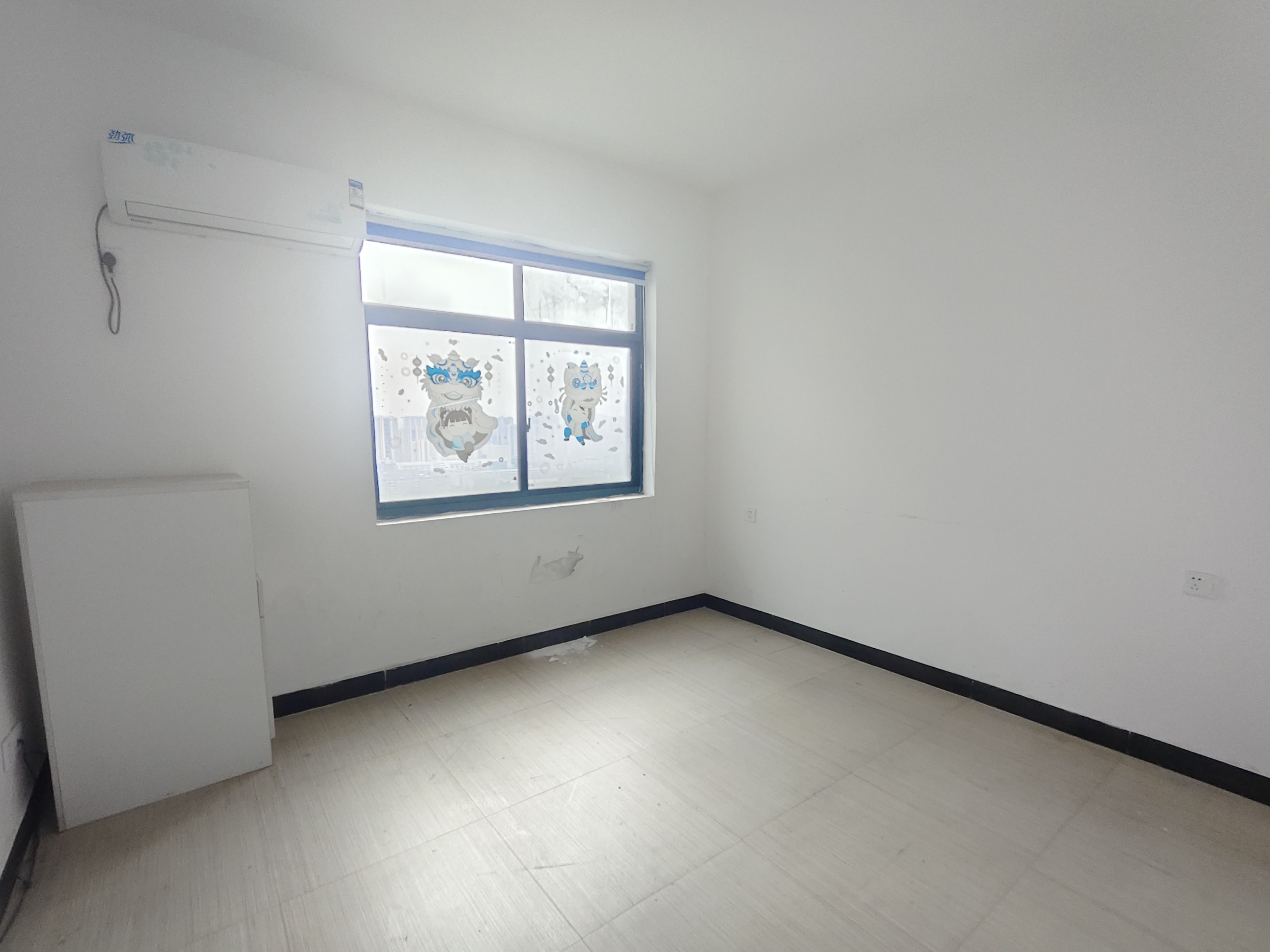 御璟花苑 3室2厅2卫 2000.00元/月 御璟花苑 3室2厅2卫 2000.00元/月室内图