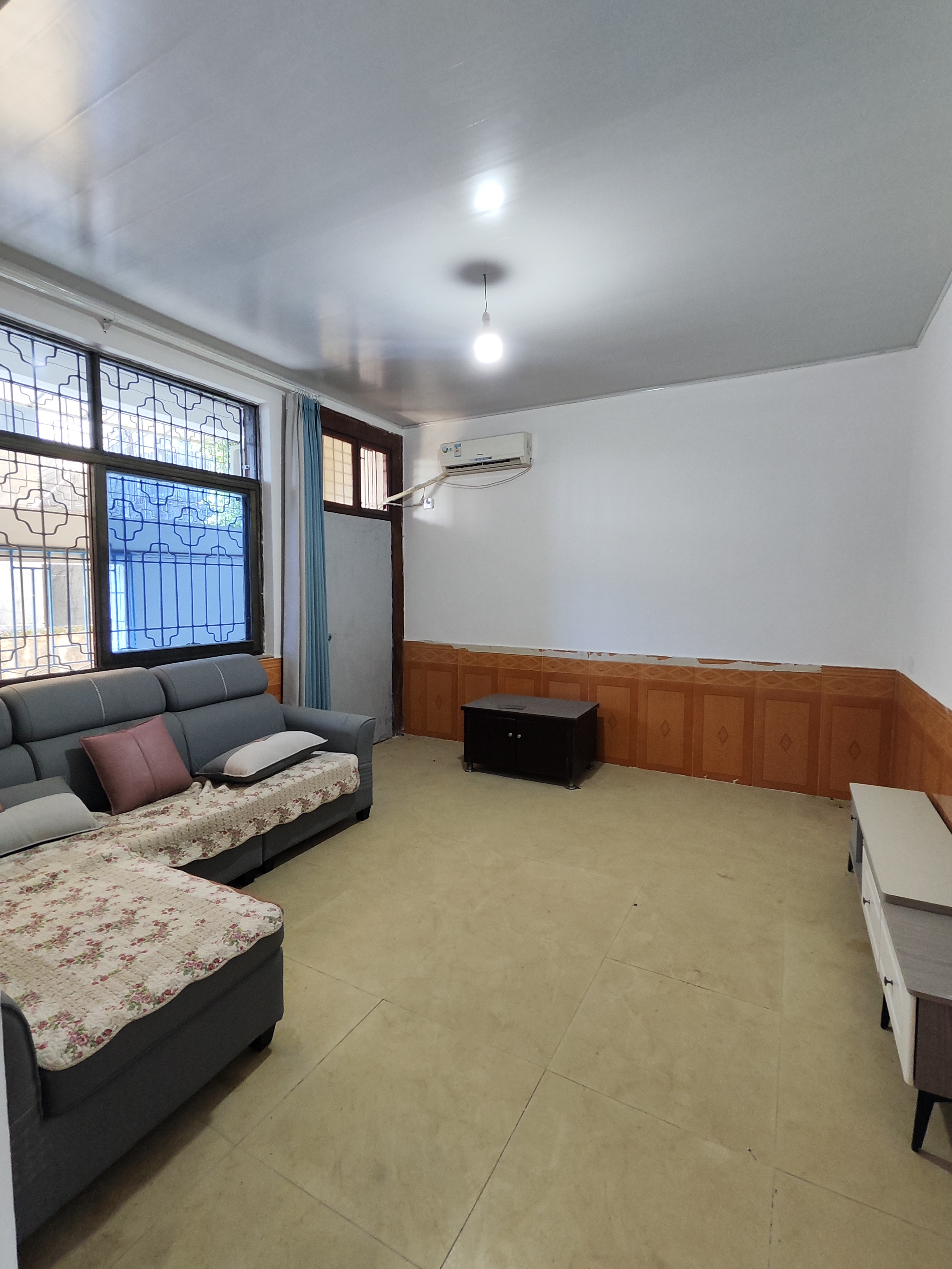 三角坪散盘 4室4厅2卫 1100.0元/月 三角坪散盘 4室4厅2卫 1100.0元/月室内图