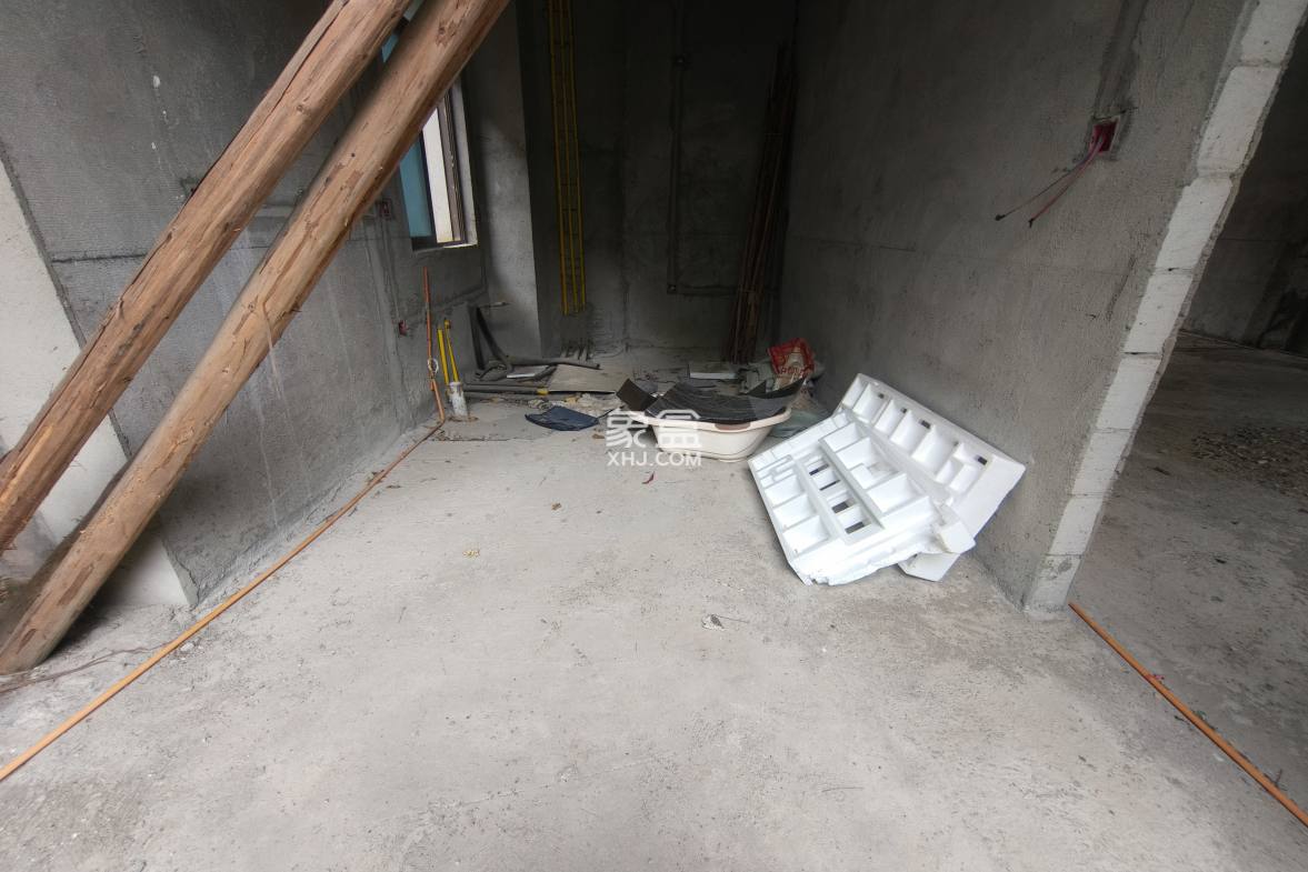 碧桂园  6室2厅4卫    220.0万 碧桂园  6室2厅4卫    220.0万室内图