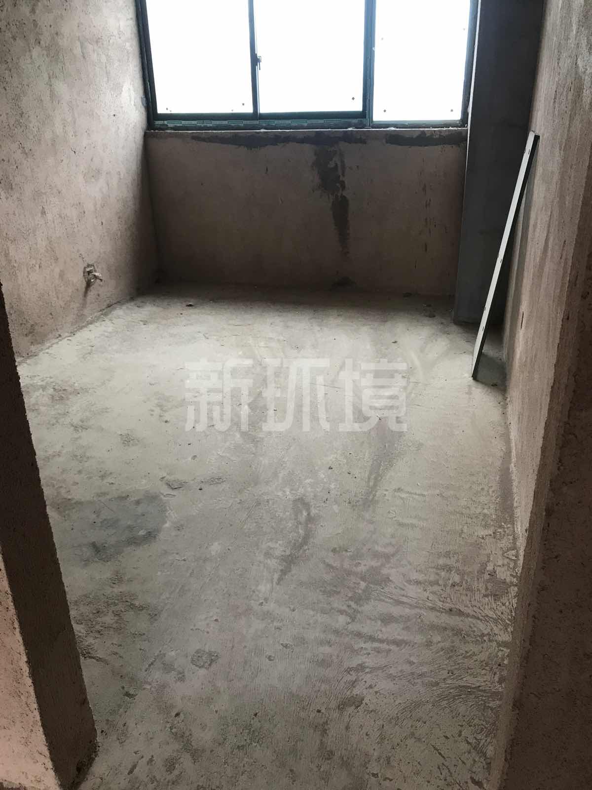 龙源华城  3室2厅2卫   71.00万客厅