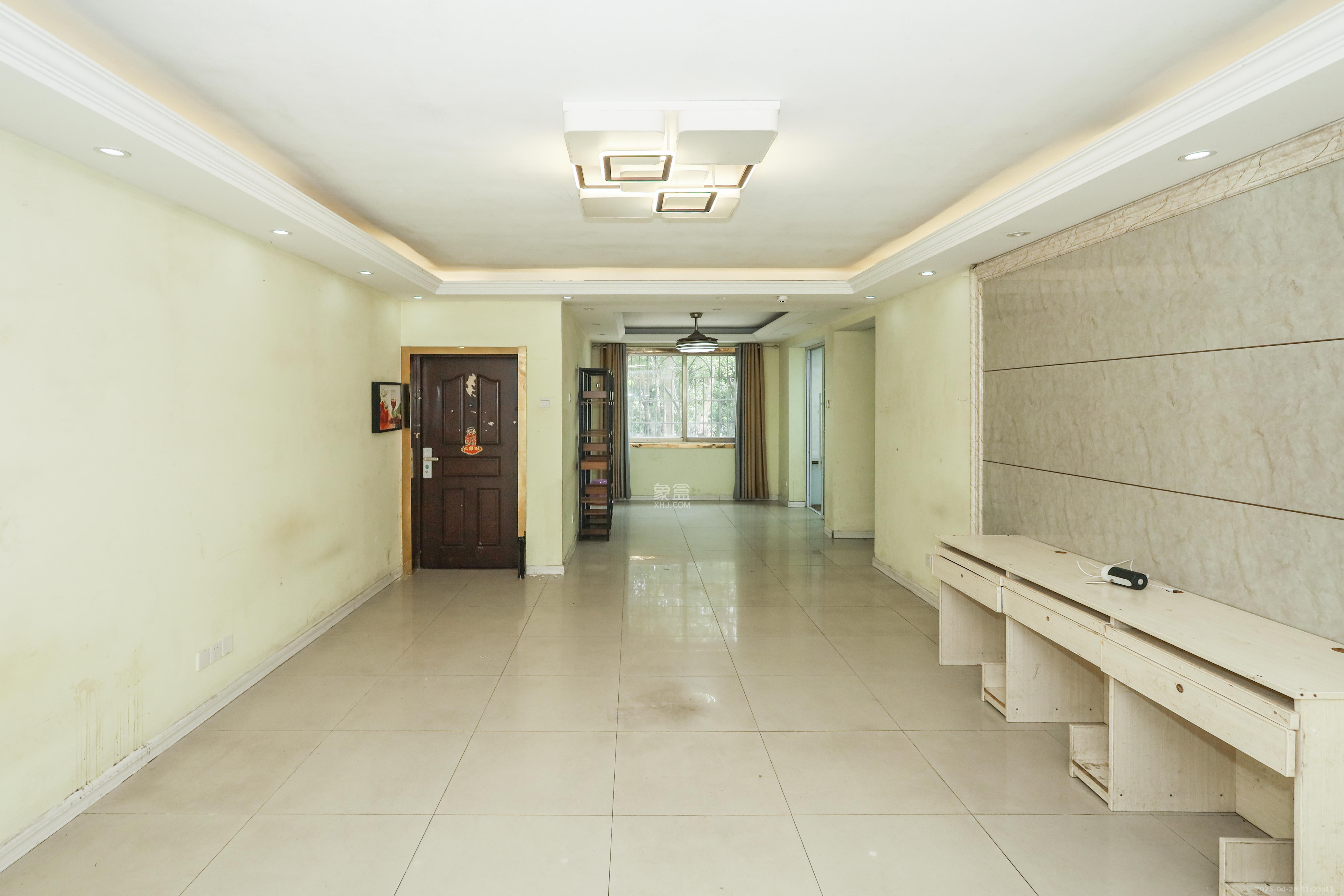 涉外花园  3室2厅2卫    85.0万客厅