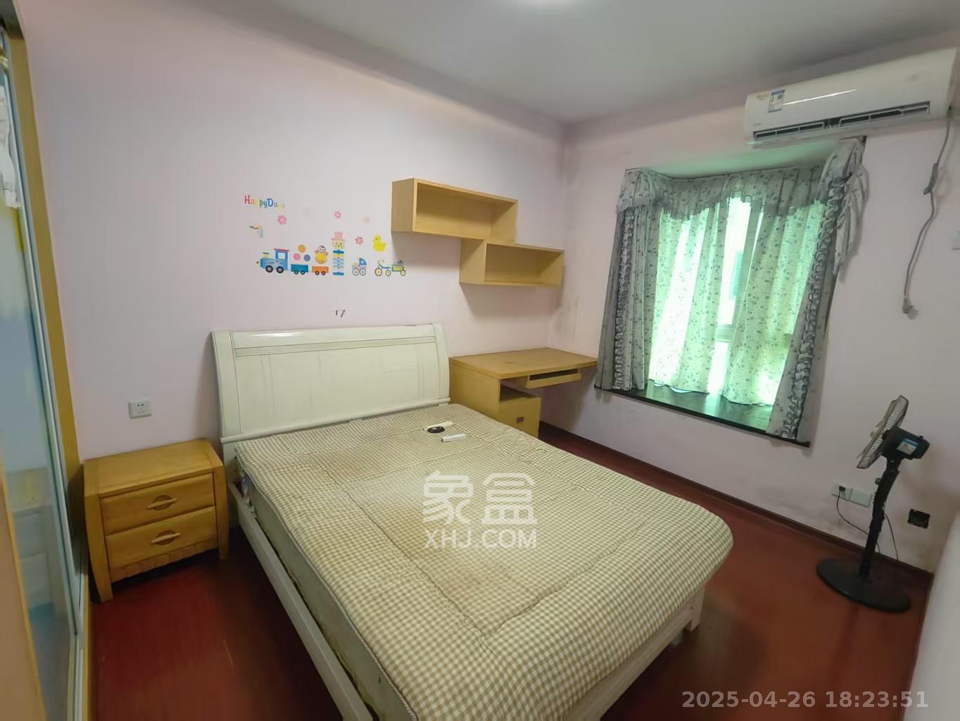 麓谷加州阳光  3室2厅1卫   2300.00元/月室内图
