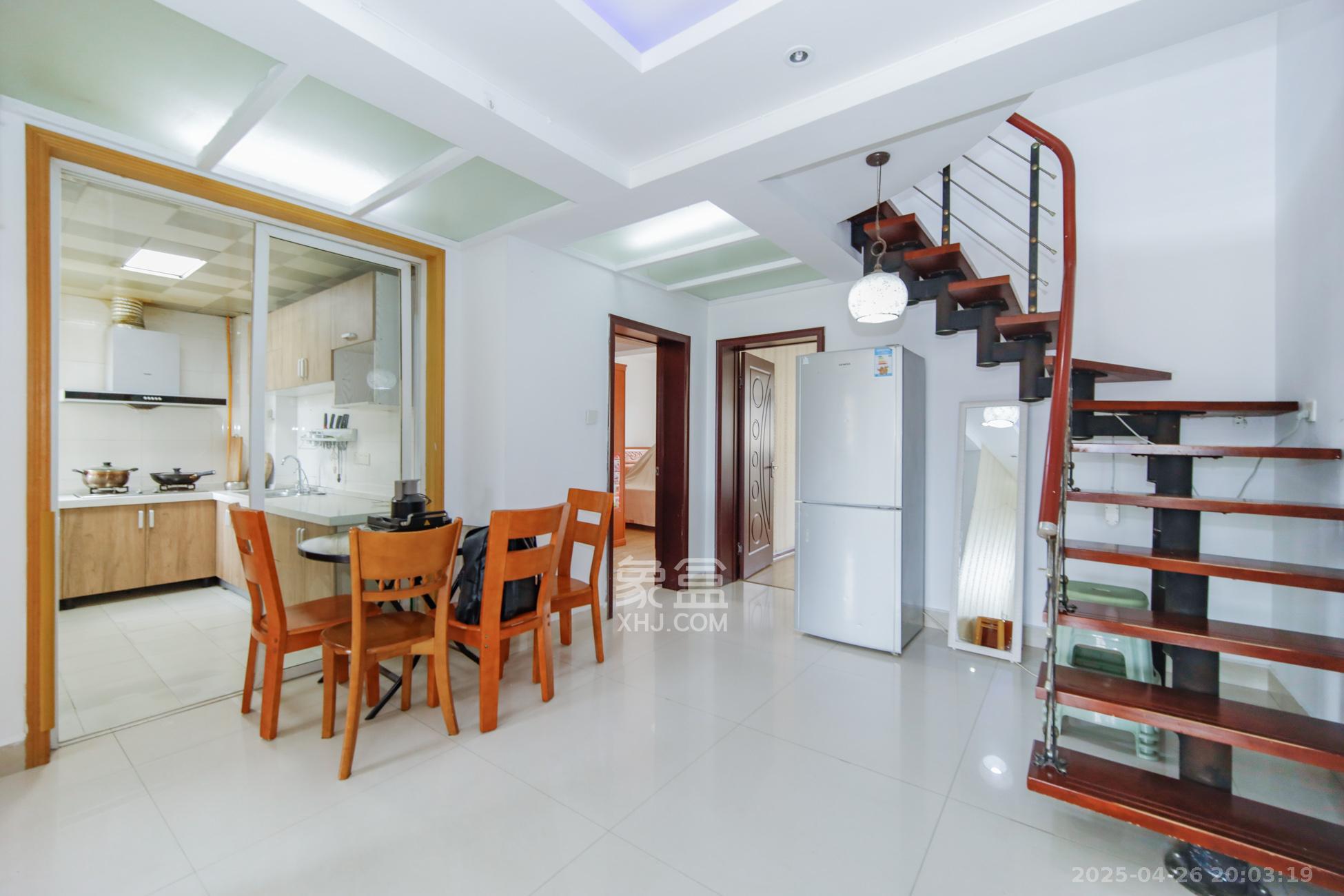 德馨园 5室2厅3卫 55.0万 德馨园 5室2厅3卫 55.0万客厅