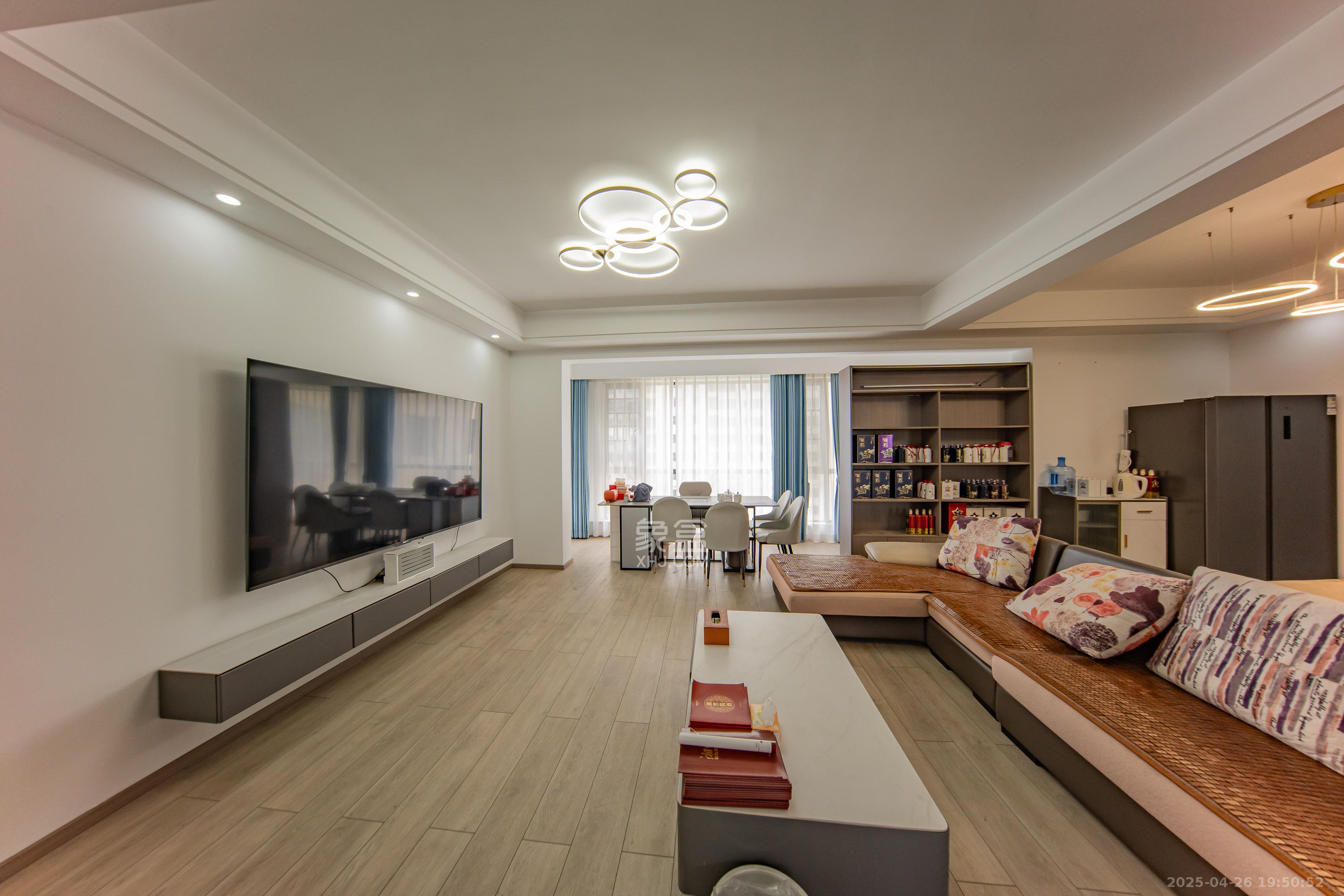 建投象山国际  4室2厅2卫    186.0万 建投象山国际  4室2厅2卫    186.0万客厅