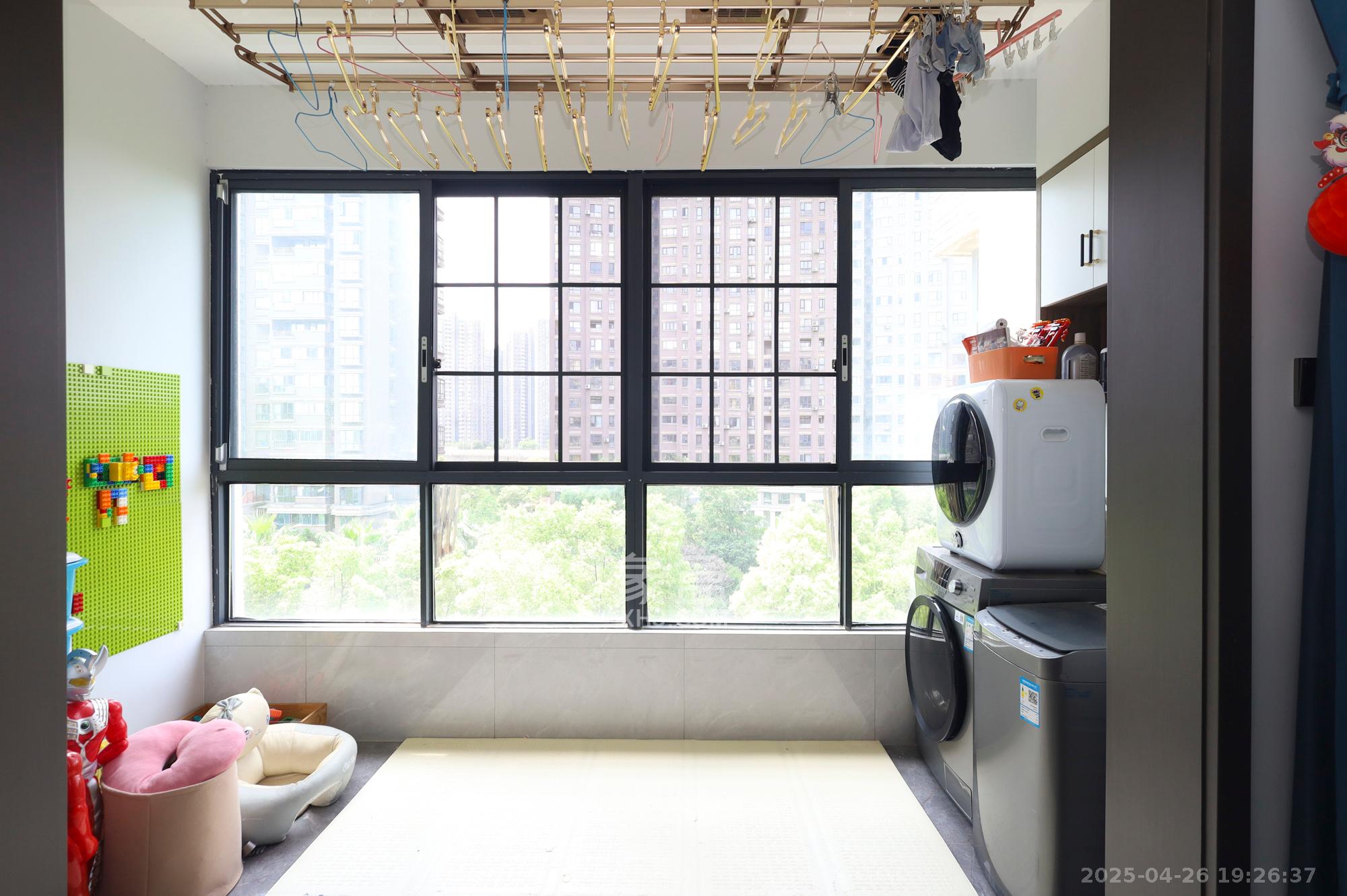 双湾国际（湘江御景花园）  2室2厅1卫    73.0万阳台