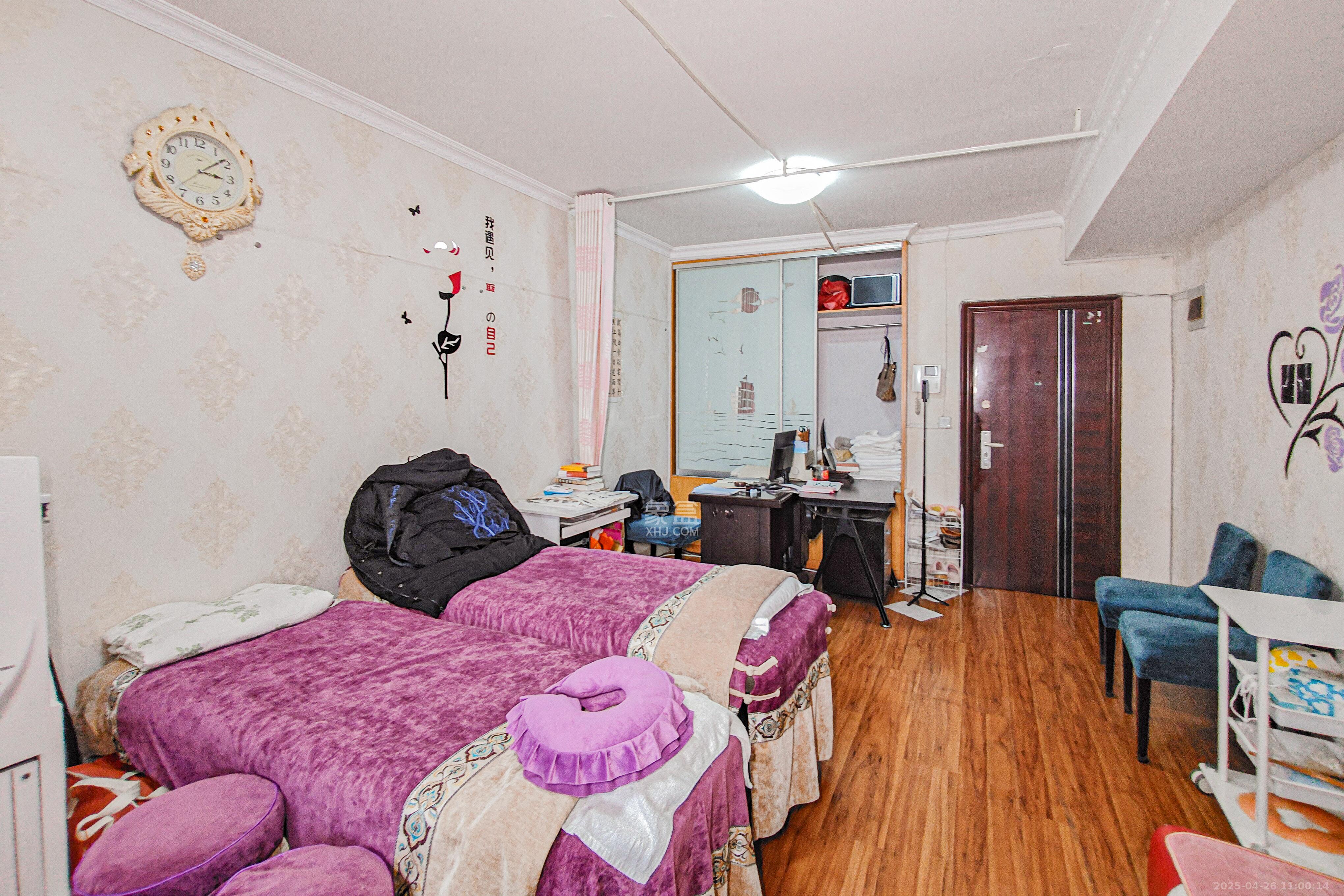 东一国际  1室1厅1卫    27.8万 东一国际  1室1厅1卫    27.8万客厅