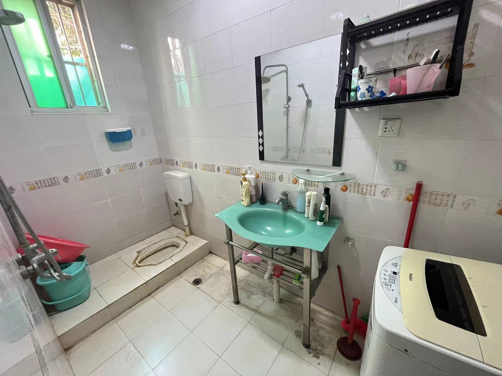 金椰大厦 5室2厅1卫 200.0万 金椰大厦 5室2厅1卫 200.0万客厅