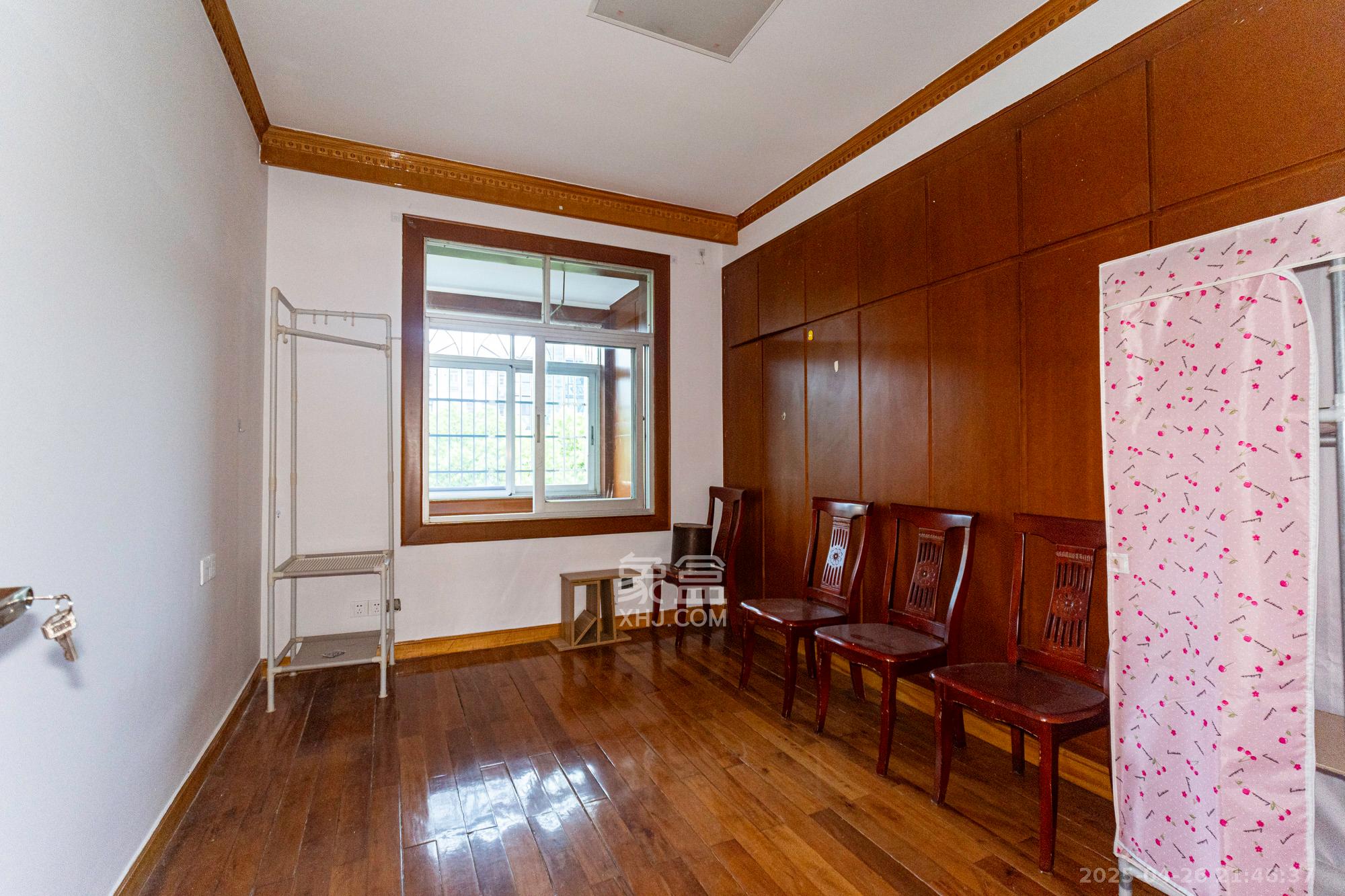 星邻东苑(工商局宿舍) 3室2厅2卫 60.0万 星邻东苑(工商局宿舍) 3室2厅2卫 60.0万卧室