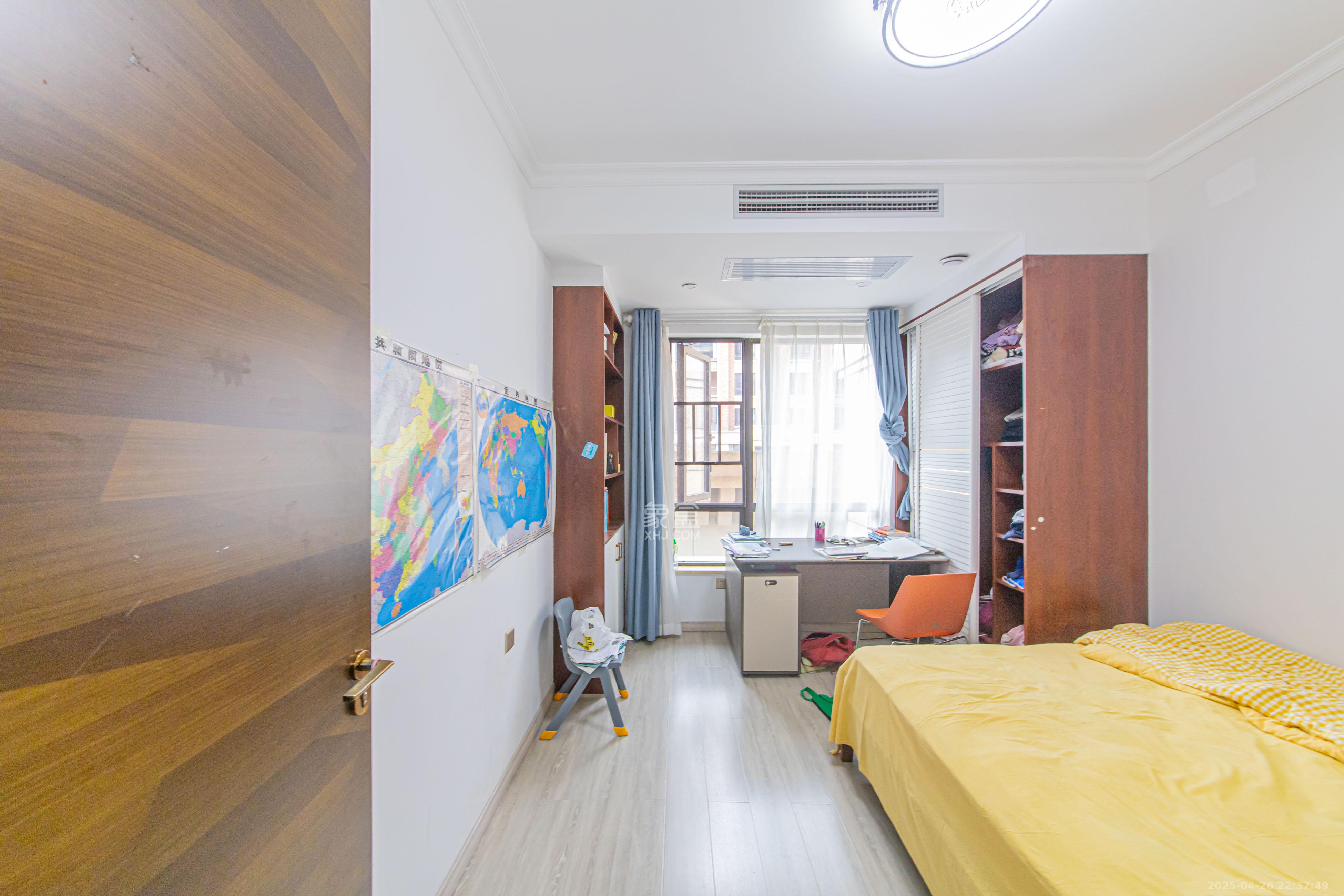 鑫远紫樾香山一期  3室2厅2卫    356.0万 鑫远紫樾香山一期  3室2厅2卫    356.0万卧室