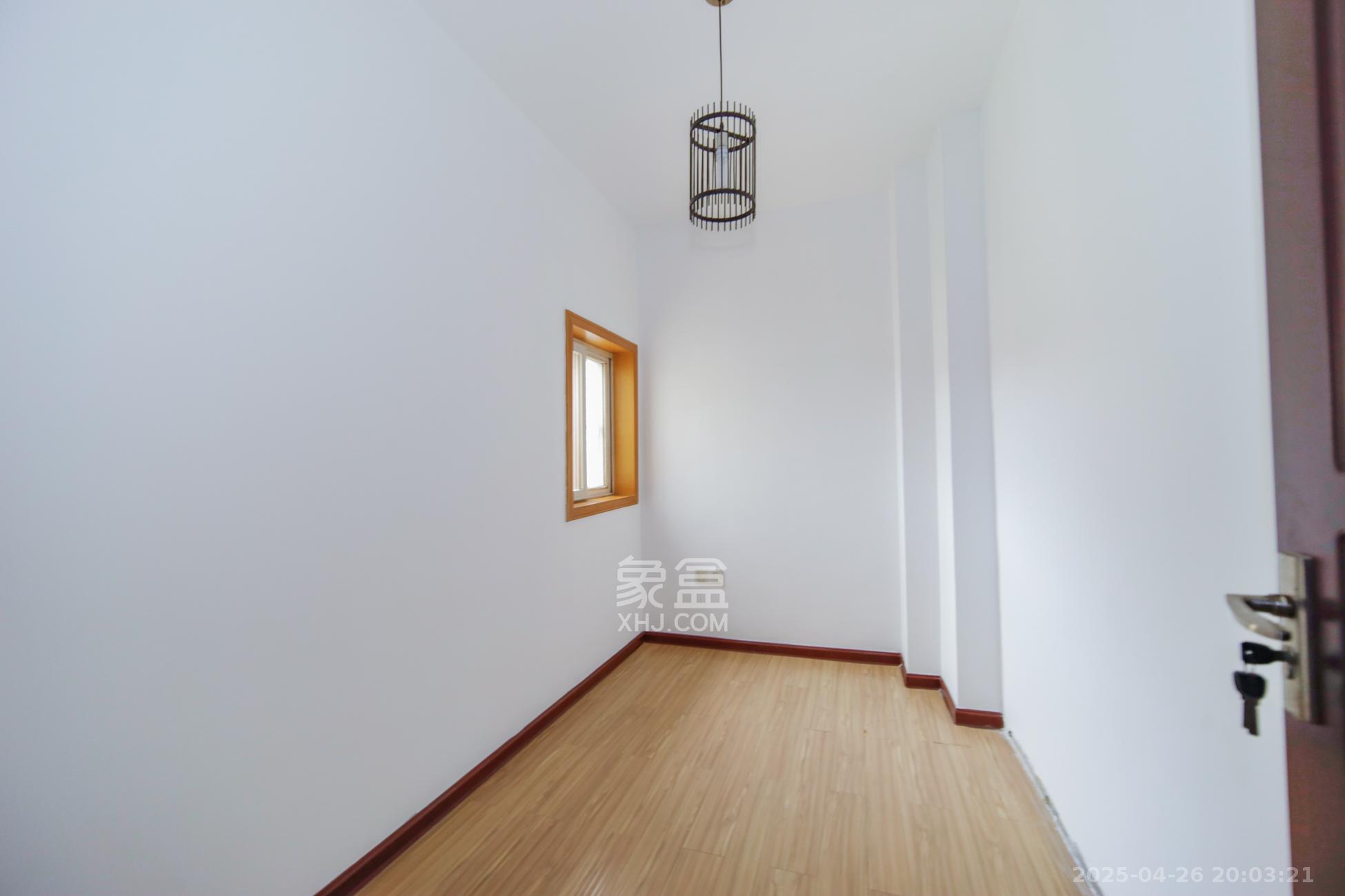 德馨园 5室2厅3卫 55.0万 德馨园 5室2厅3卫 55.0万卧室