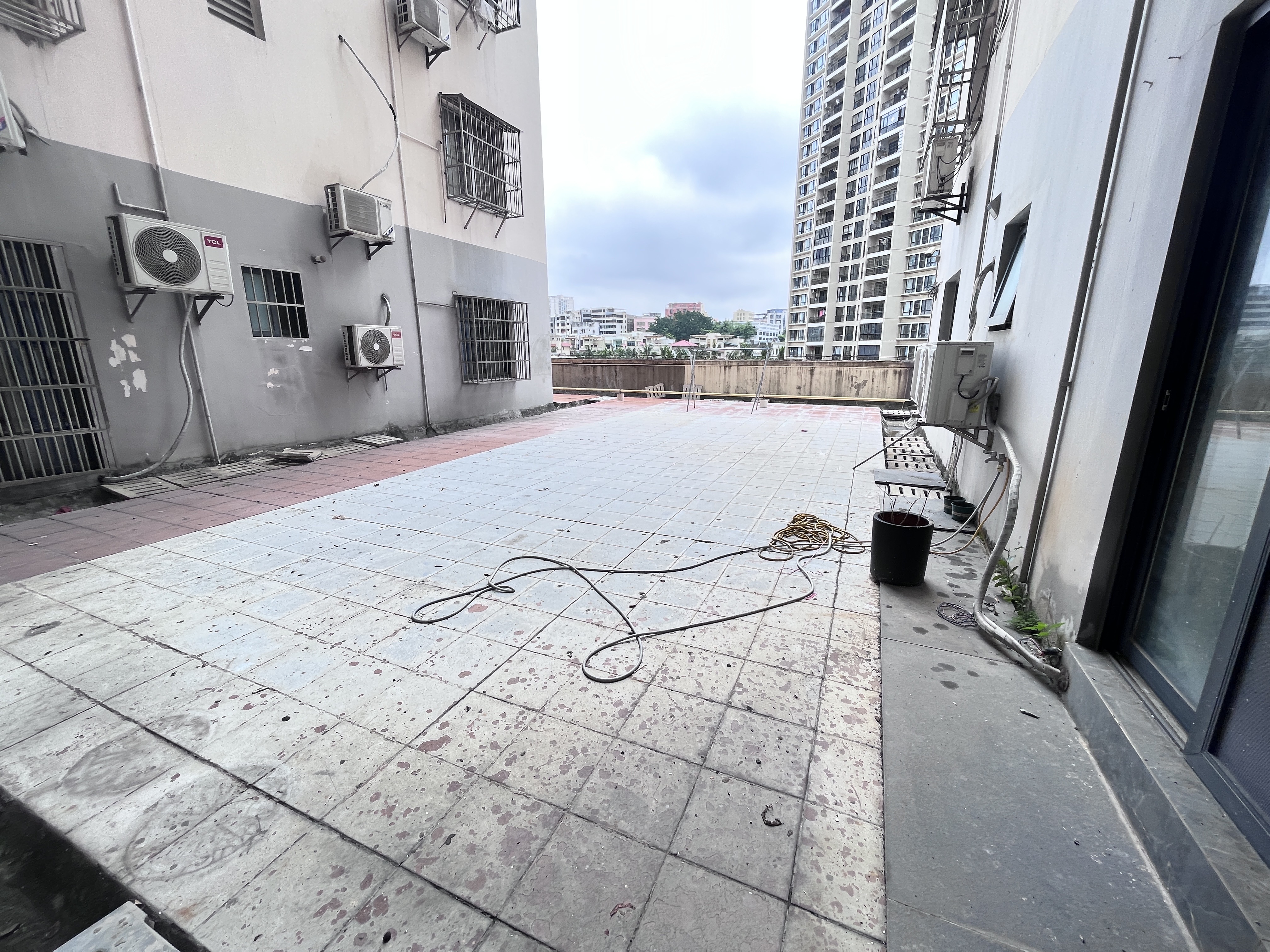 新宏基大厦 2室2厅1卫 3000.0元/月 新宏基大厦 2室2厅1卫 3000.0元/月室内图