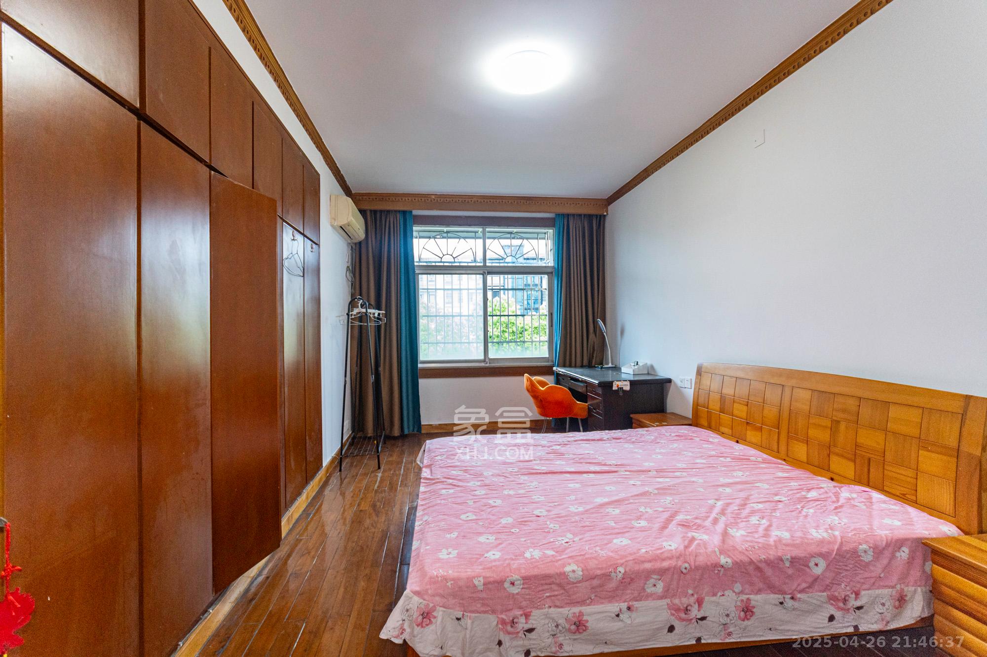 星邻东苑(工商局宿舍) 3室2厅2卫 60.0万 星邻东苑(工商局宿舍) 3室2厅2卫 60.0万卧室