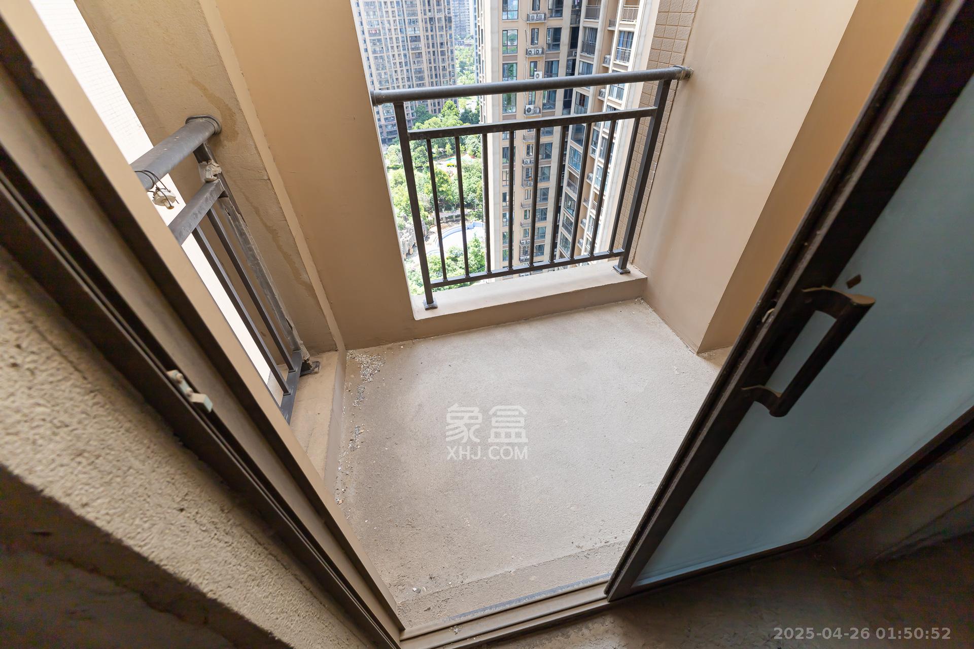 长燃新奥佳园  4室2厅2卫    90.0万 长燃新奥佳园  4室2厅2卫    90.0万阳台