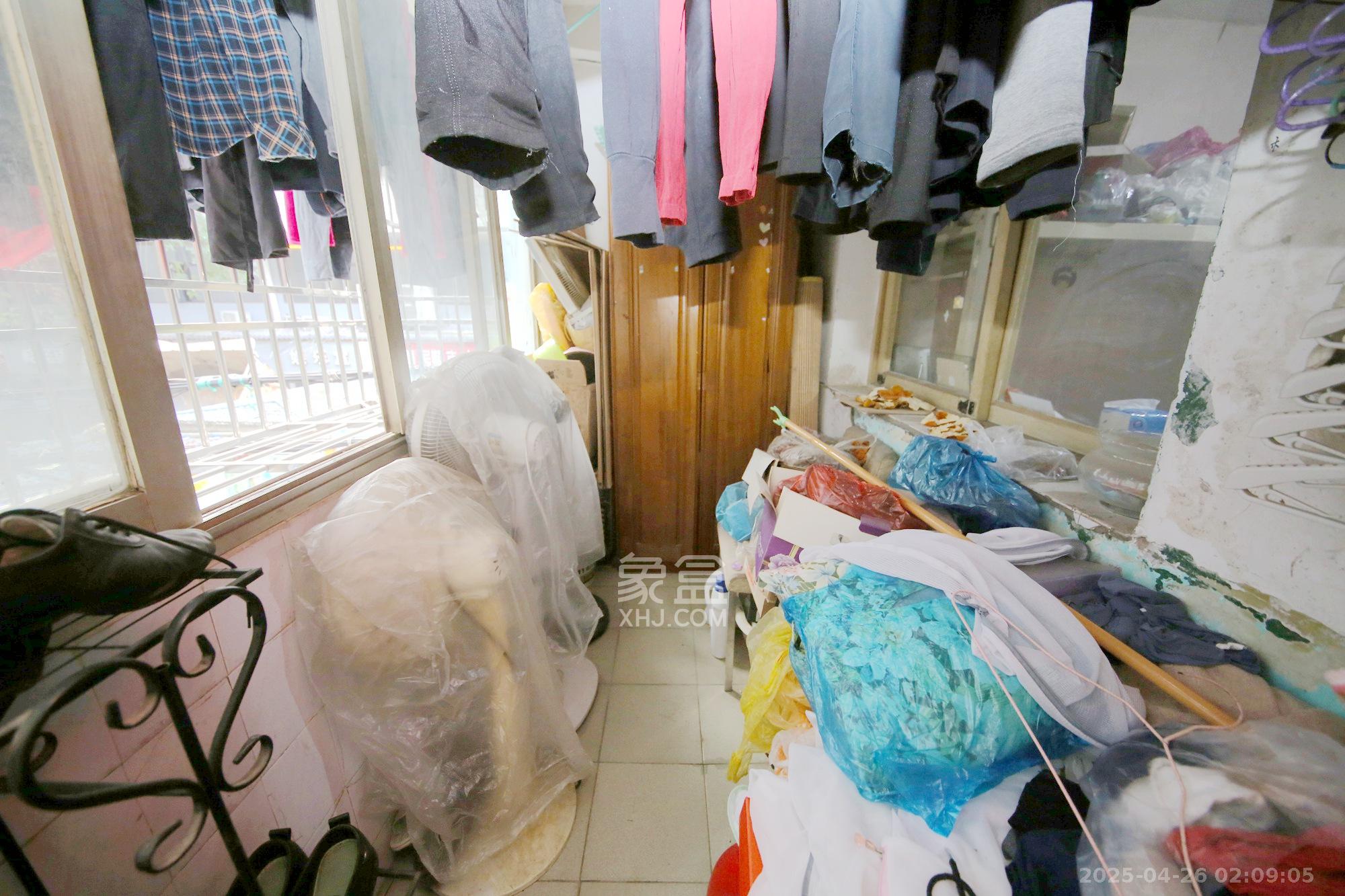 区政府宿舍  2室1厅1卫   49.80万阳台