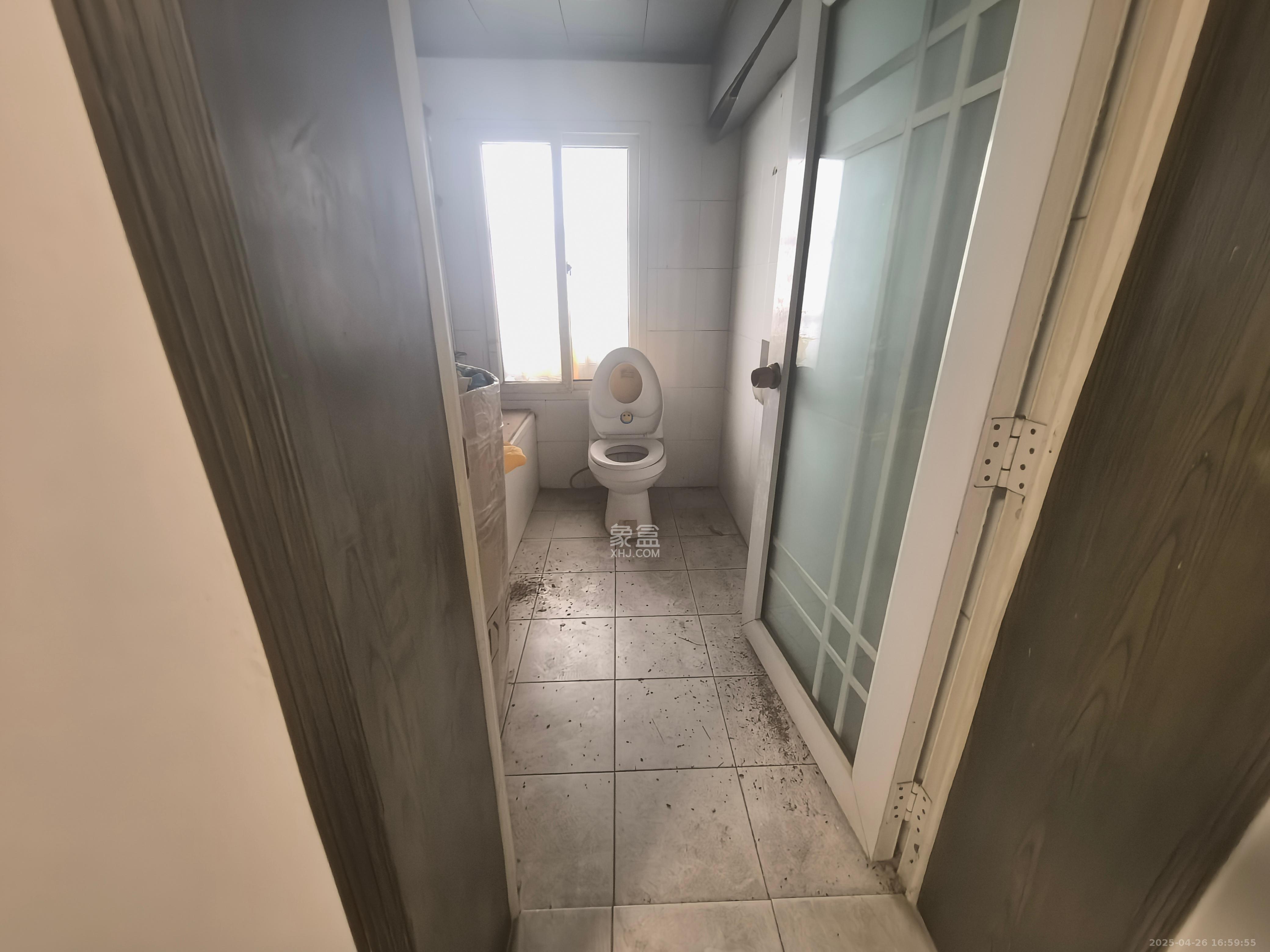 五一新村安置小区(永定社区、永兴社区、永祥社区) 3室2厅2卫 1800.0元/月 五一新村安置小区(永定社区、永兴社区、永祥社区) 3室2厅2卫 1800.0元/月室内图