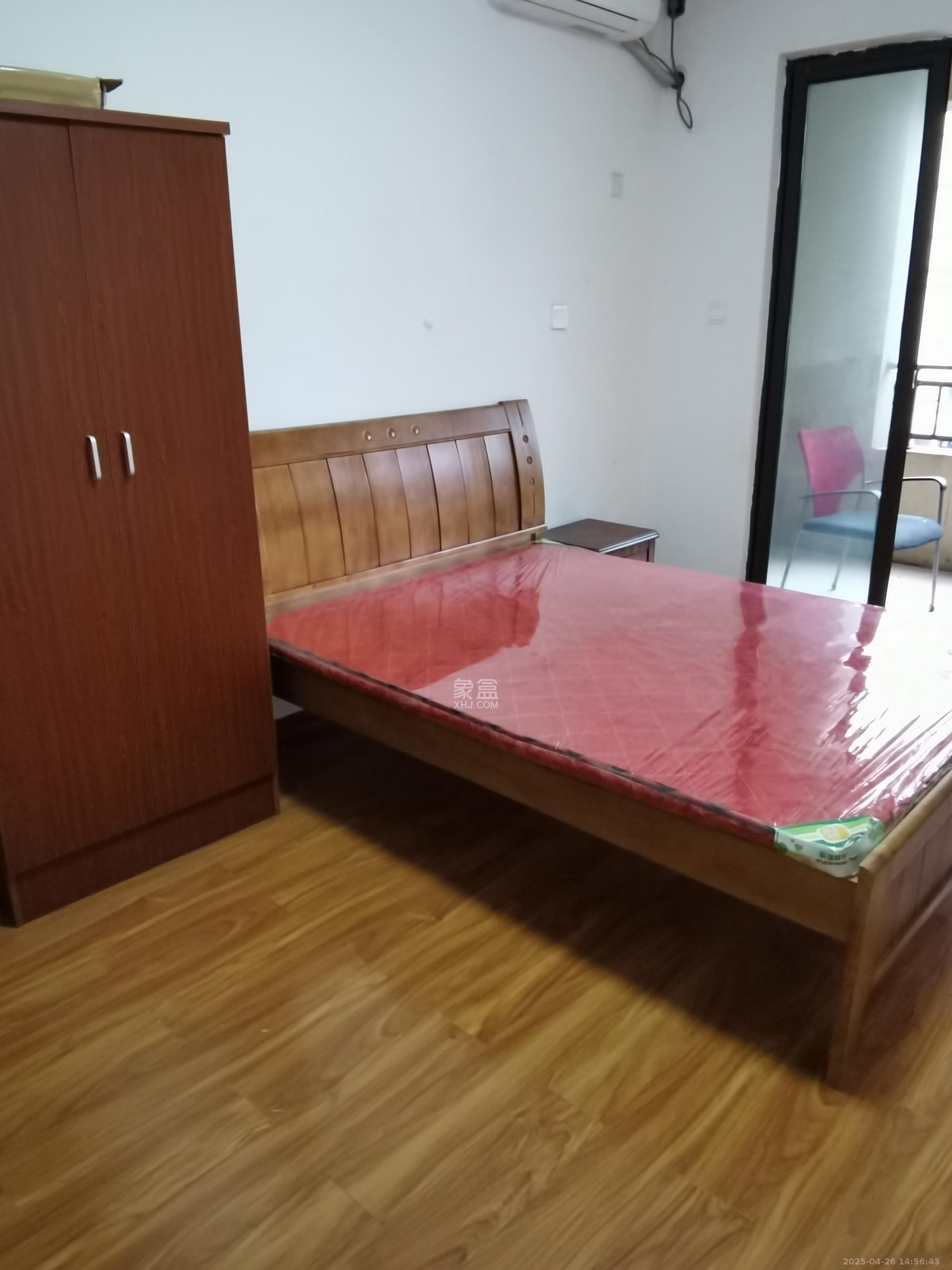 北辰中央公园B区  4室2厅2卫   2000.00元/月室内图