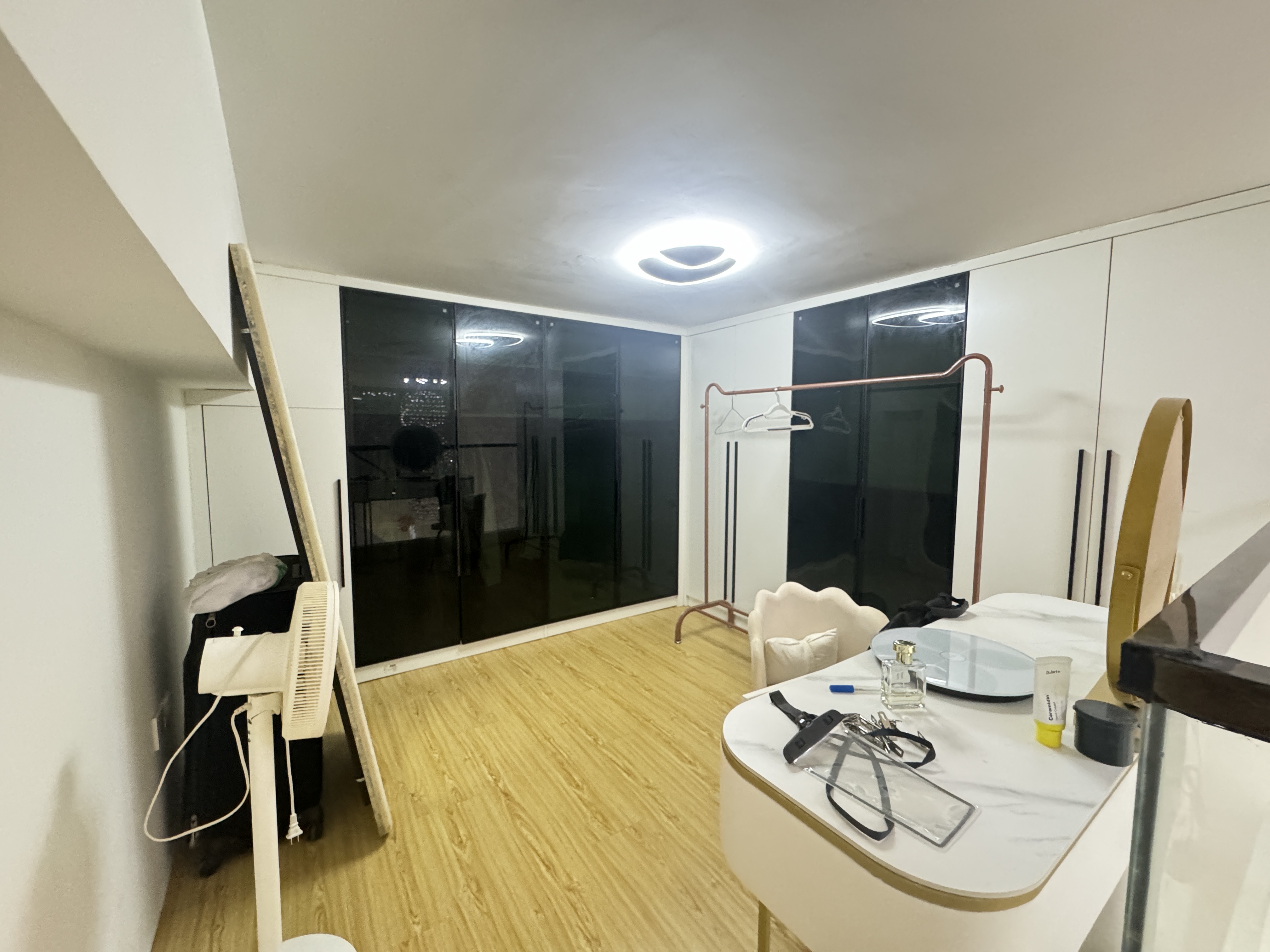 飞龙公寓 3室2厅1卫 58.0万 飞龙公寓 3室2厅1卫 58.0万客厅