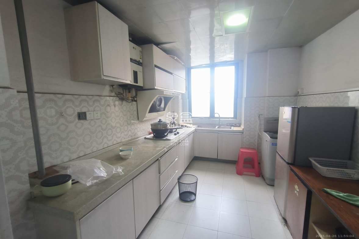 西山汇景一、二期 4室2厅2卫 4200.0元/月 西山汇景一、二期 4室2厅2卫 4200.0元/月室内图