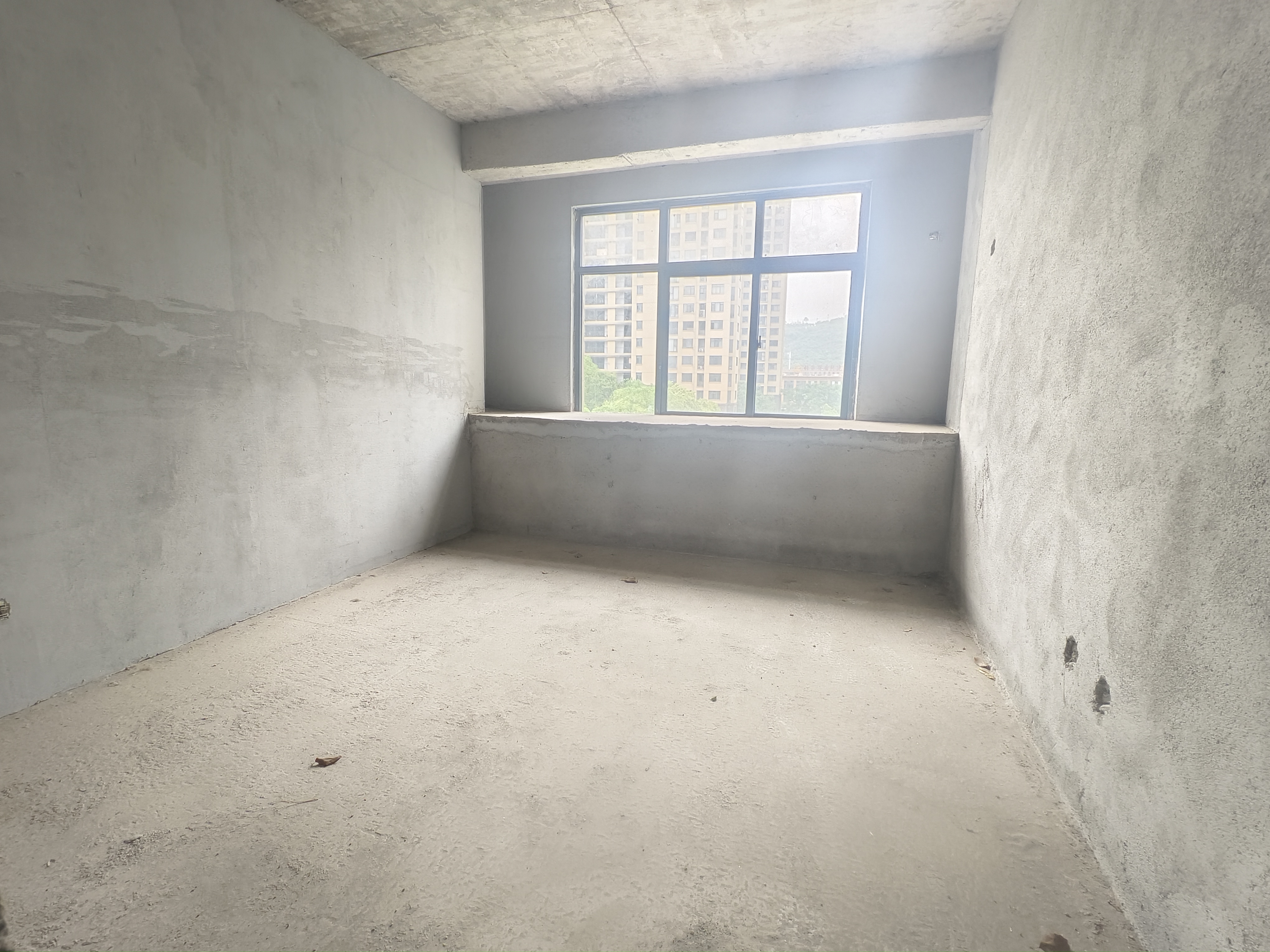 丽景天下二期 4室2厅2卫 71.0万 丽景天下二期 4室2厅2卫 71.0万客厅