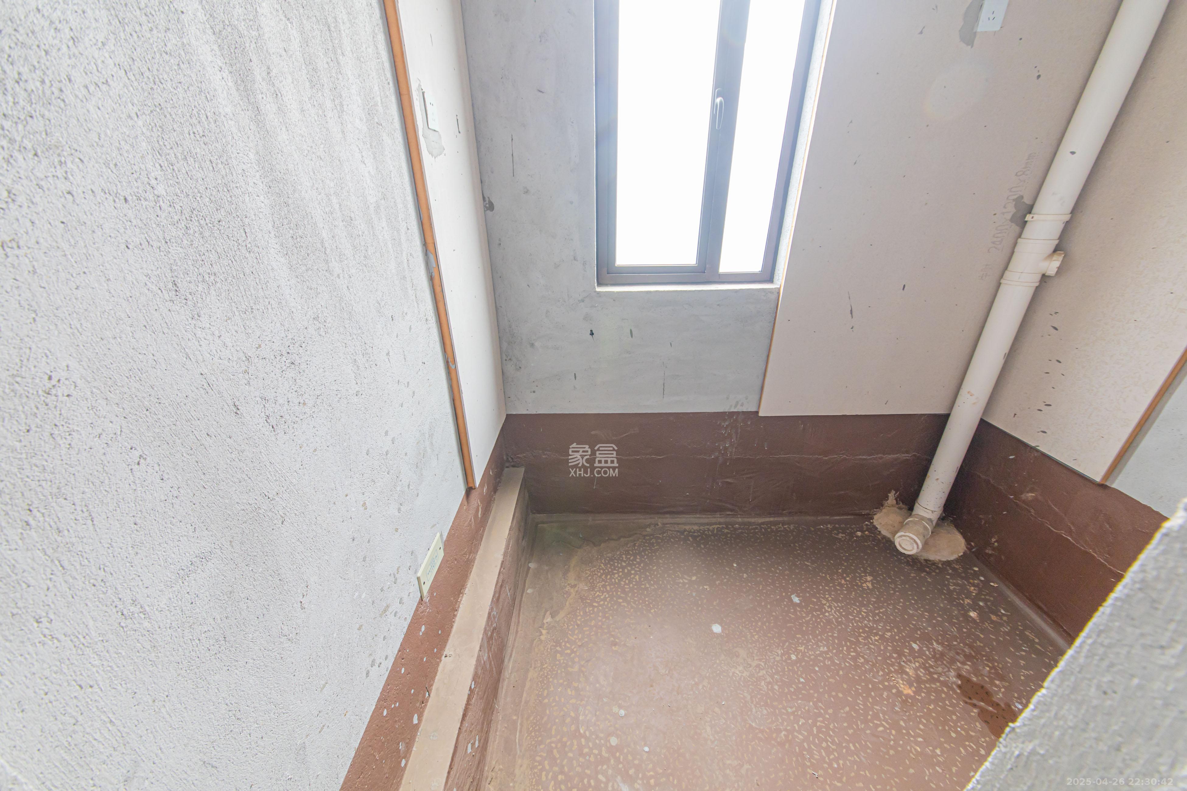 鑫远紫樾香山二期 4室2厅3卫 246.0万 鑫远紫樾香山二期 4室2厅3卫 246.0万卫生间