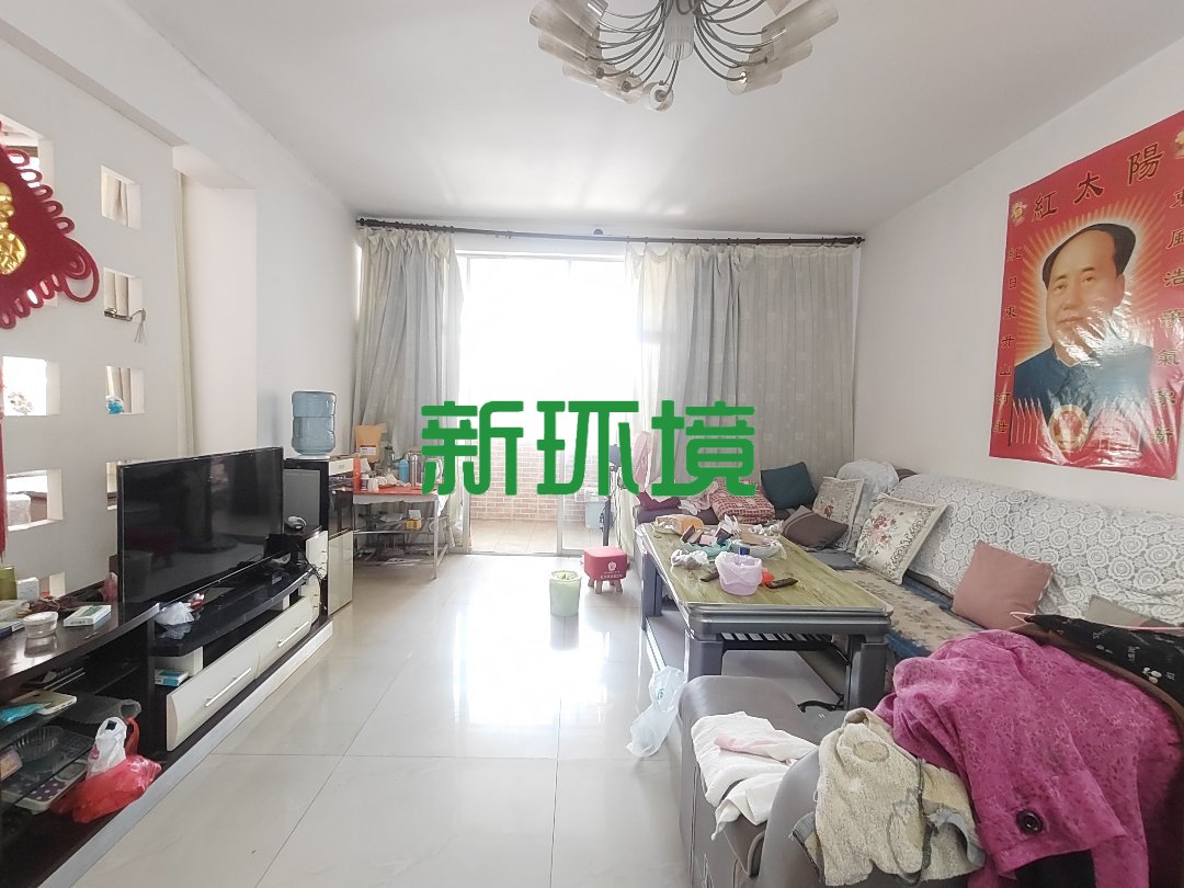 中房公司  4室2厅2卫   42.70万客厅