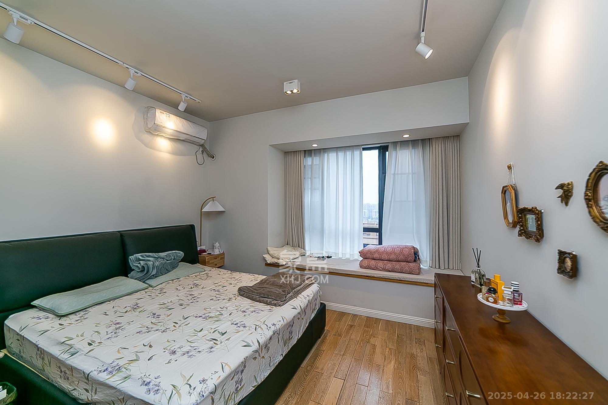 荣悦台  3室2厅2卫    198.0万 荣悦台  3室2厅2卫    198.0万卧室