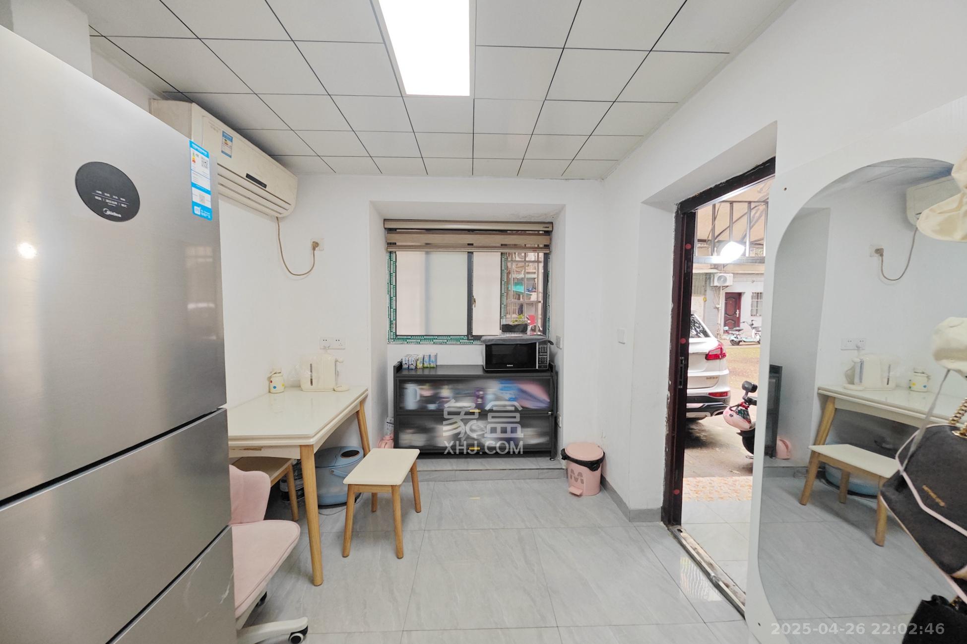 金地社区  1室1厅1卫    32.0万客厅