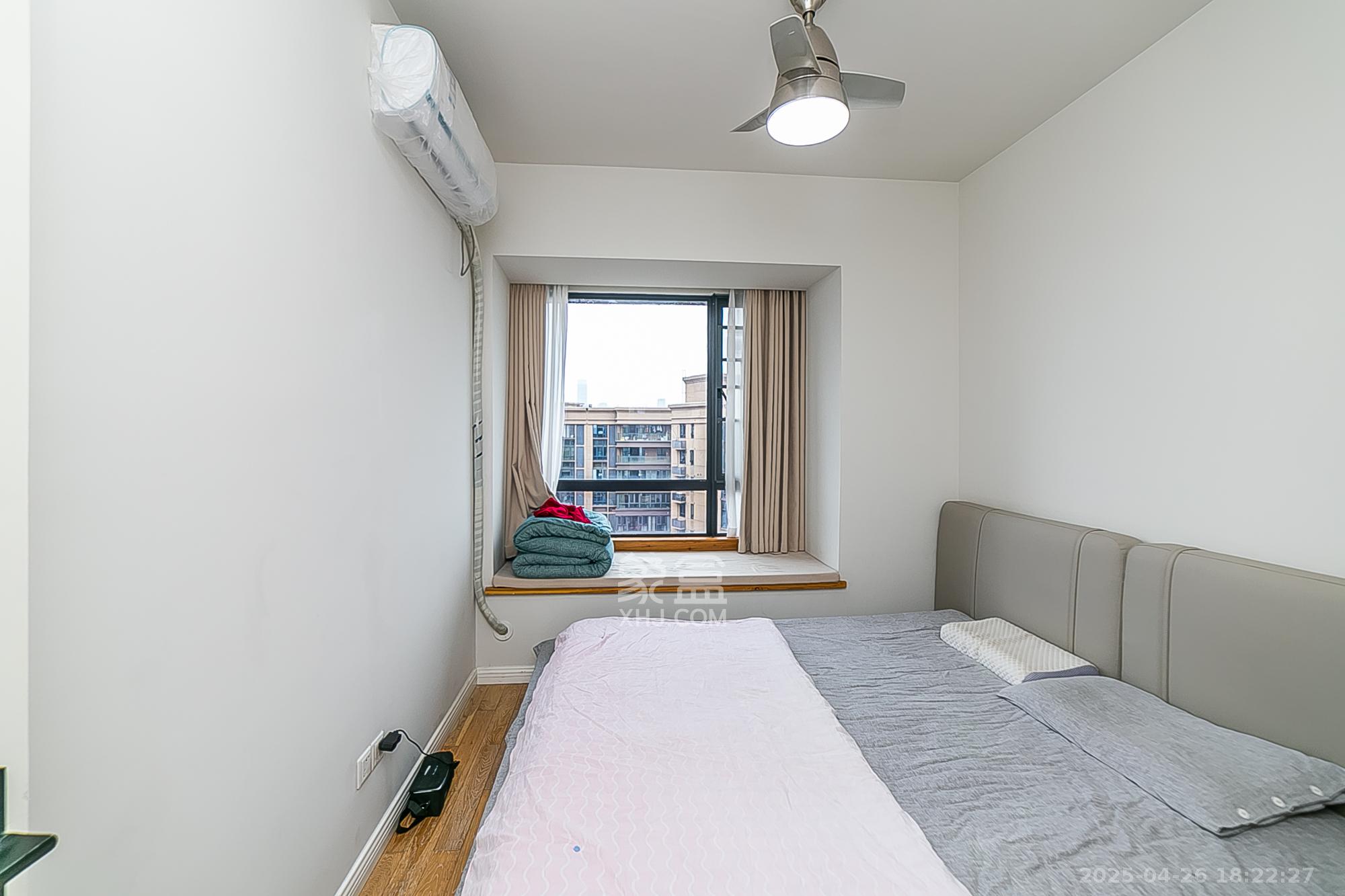 荣悦台  3室2厅2卫    198.0万 荣悦台  3室2厅2卫    198.0万卧室