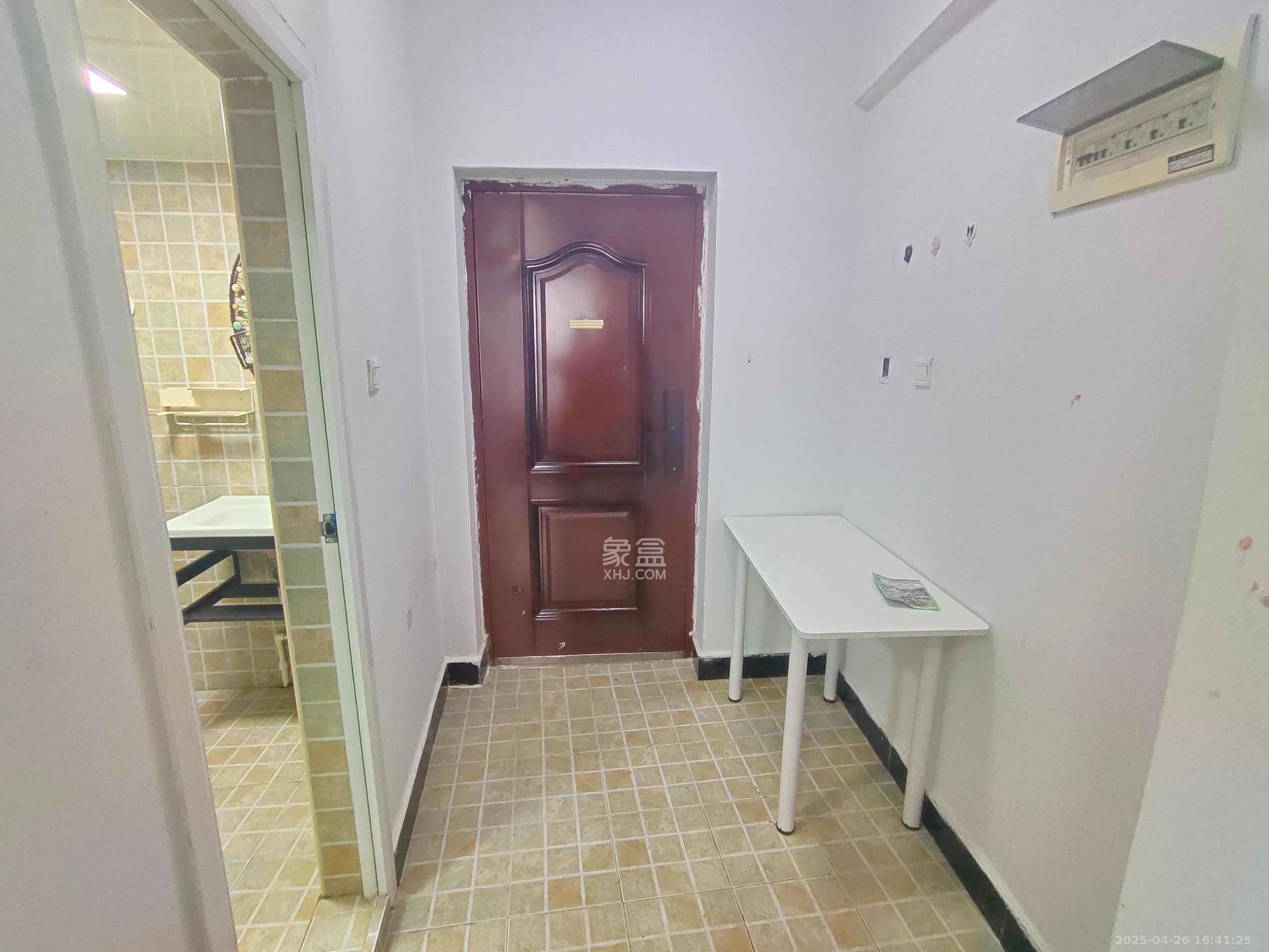 钱隆樽品(一、二、三期) 1室1厅1卫 1400.0元/月 钱隆樽品(一、二、三期) 1室1厅1卫 1400.0元/月室内图