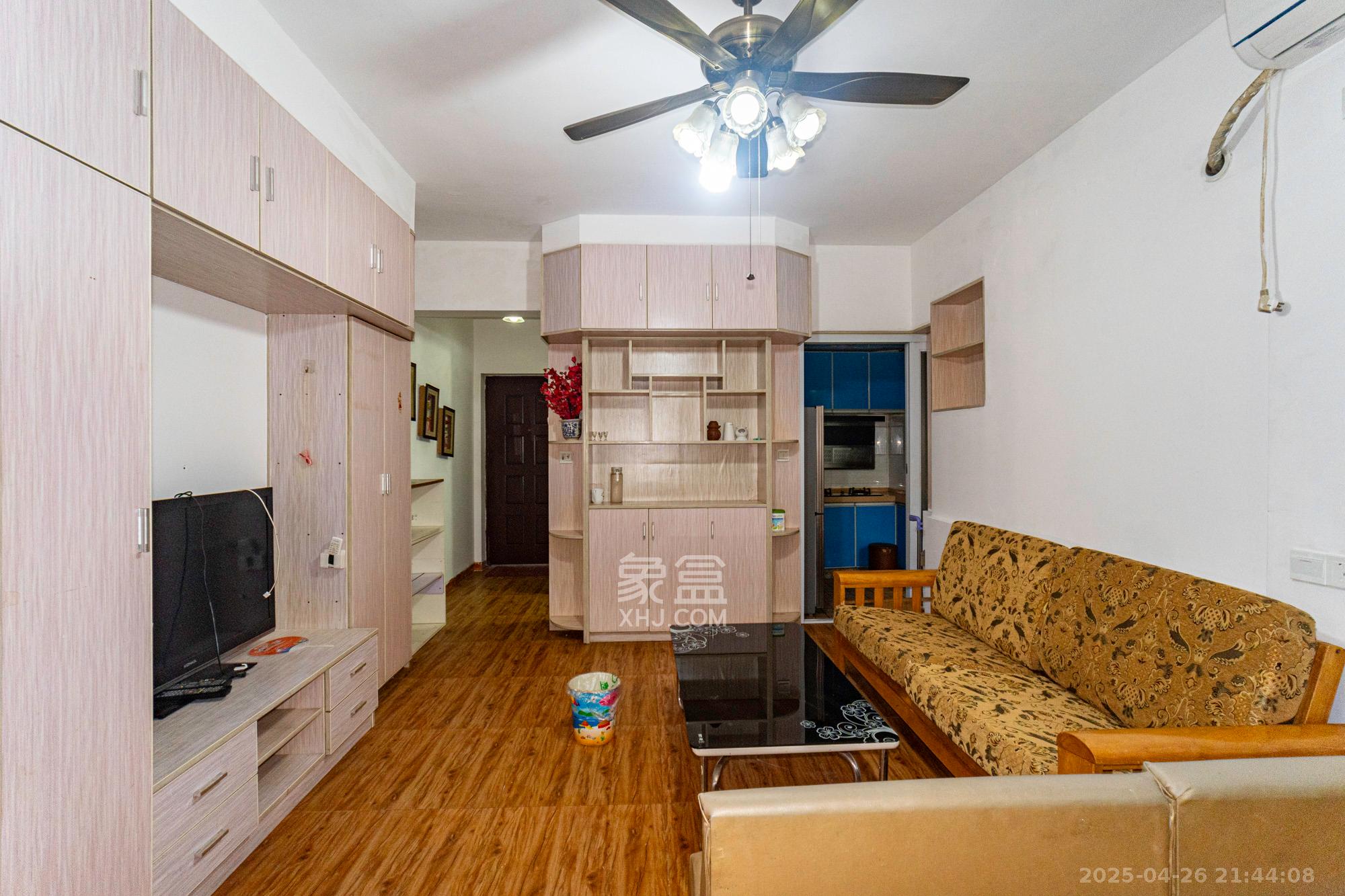 蓝山郡  1室1厅1卫    42.8万 蓝山郡  1室1厅1卫    42.8万客厅