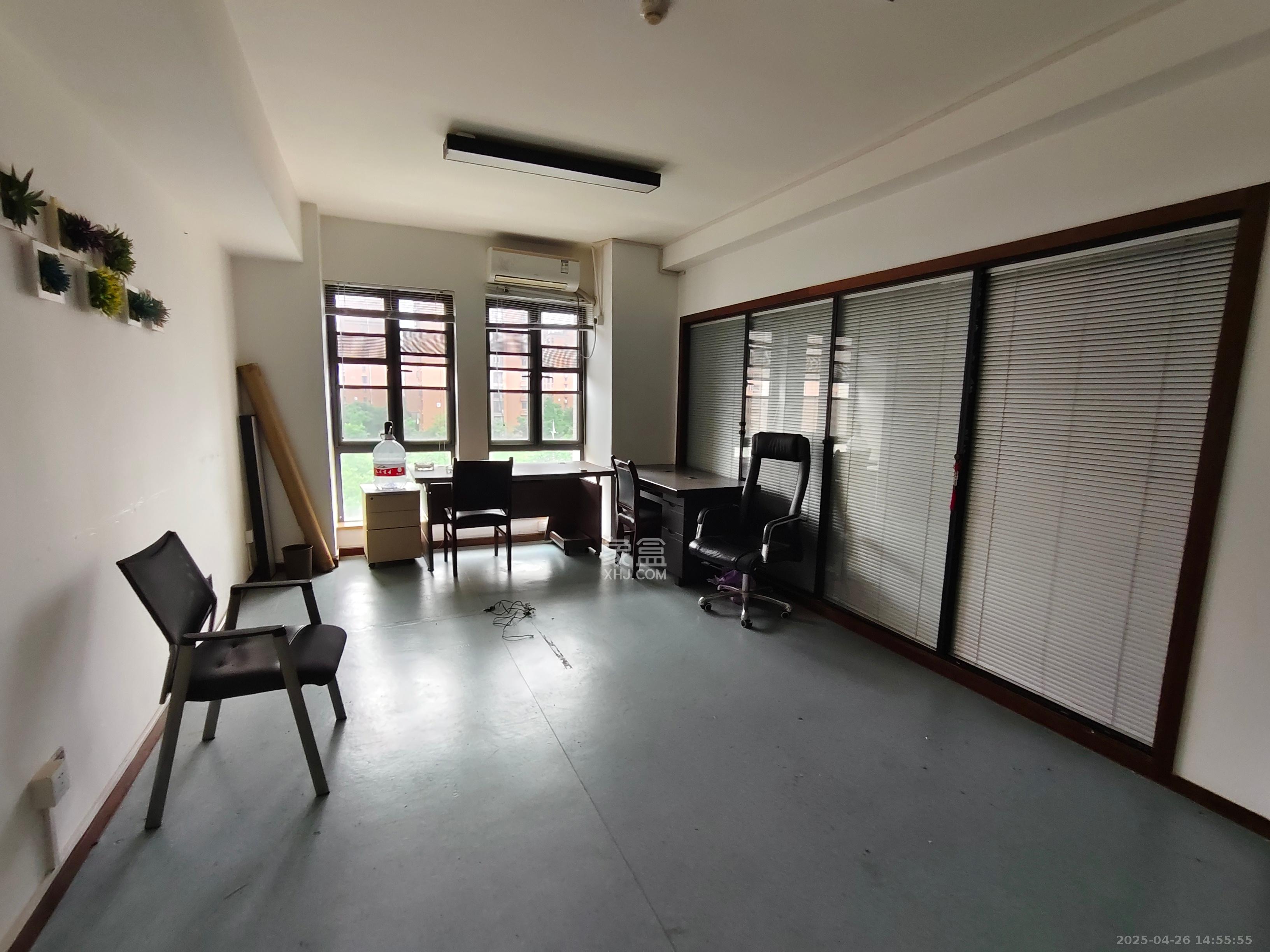 中建芙蓉工社 1室1厅0卫 1100.0元/月 中建芙蓉工社 1室1厅0卫 1100.0元/月室内图