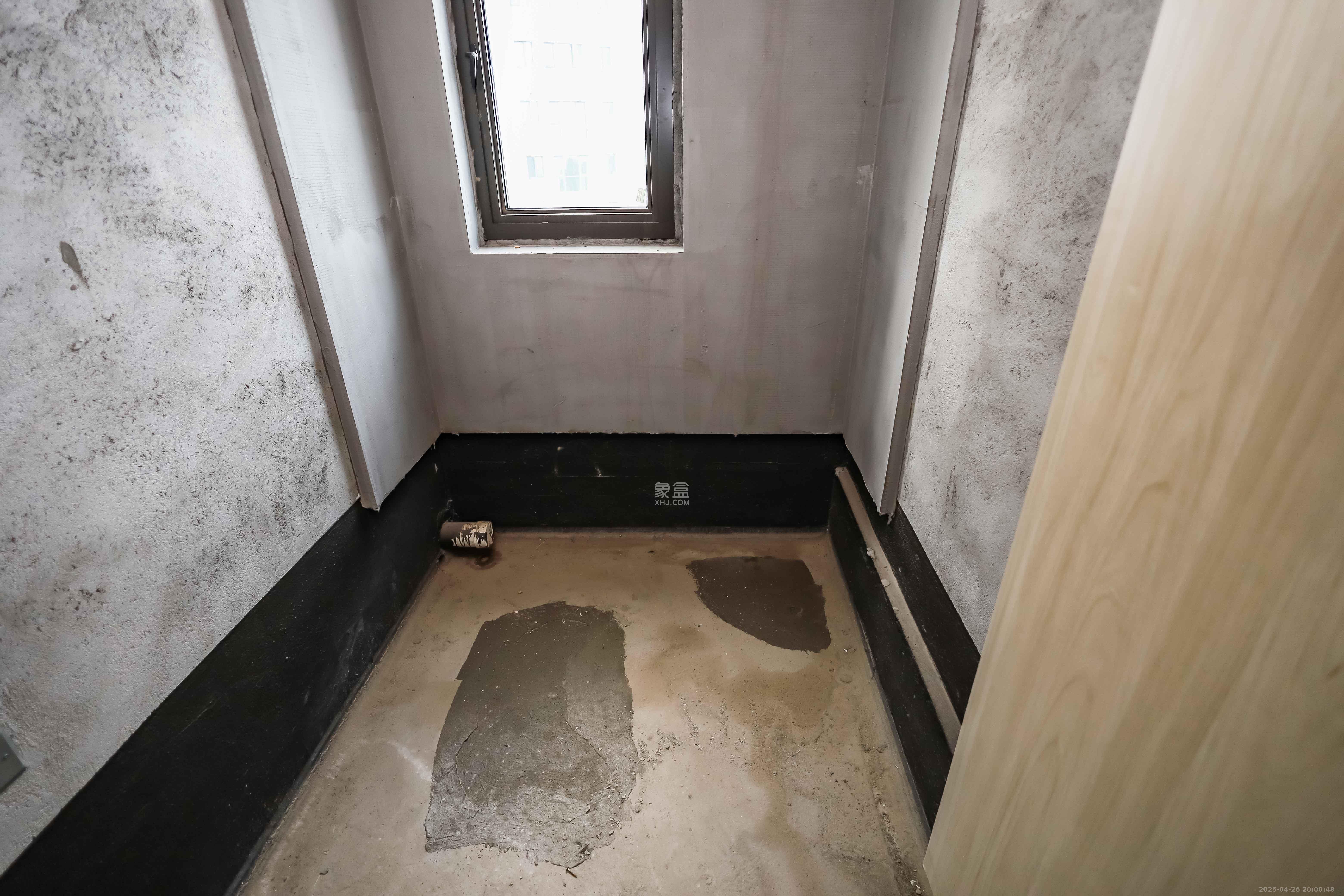 万象府台  4室2厅2卫   280.00万卫生间