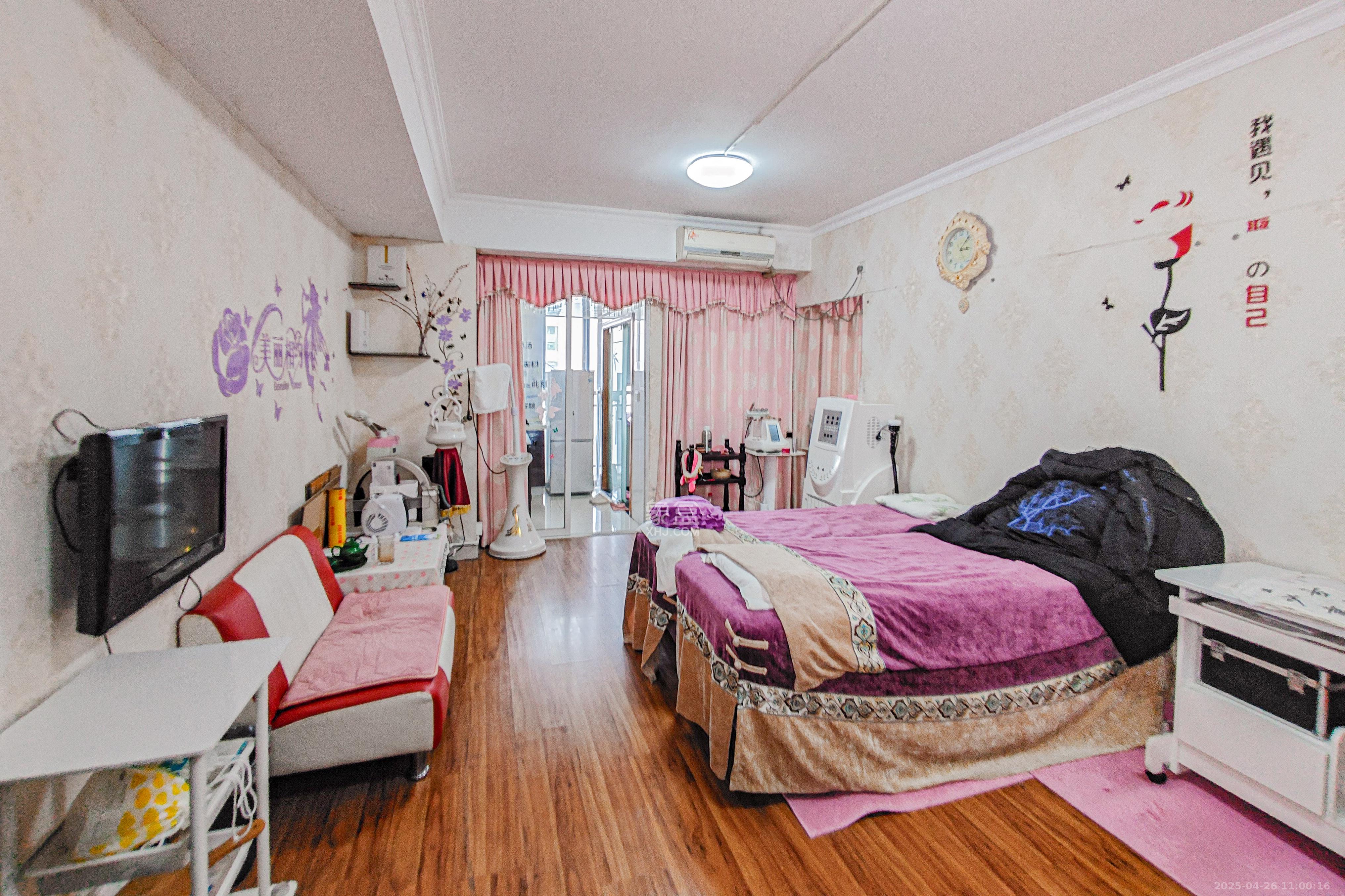 东一国际  1室1厅1卫    27.8万 东一国际  1室1厅1卫    27.8万卧室