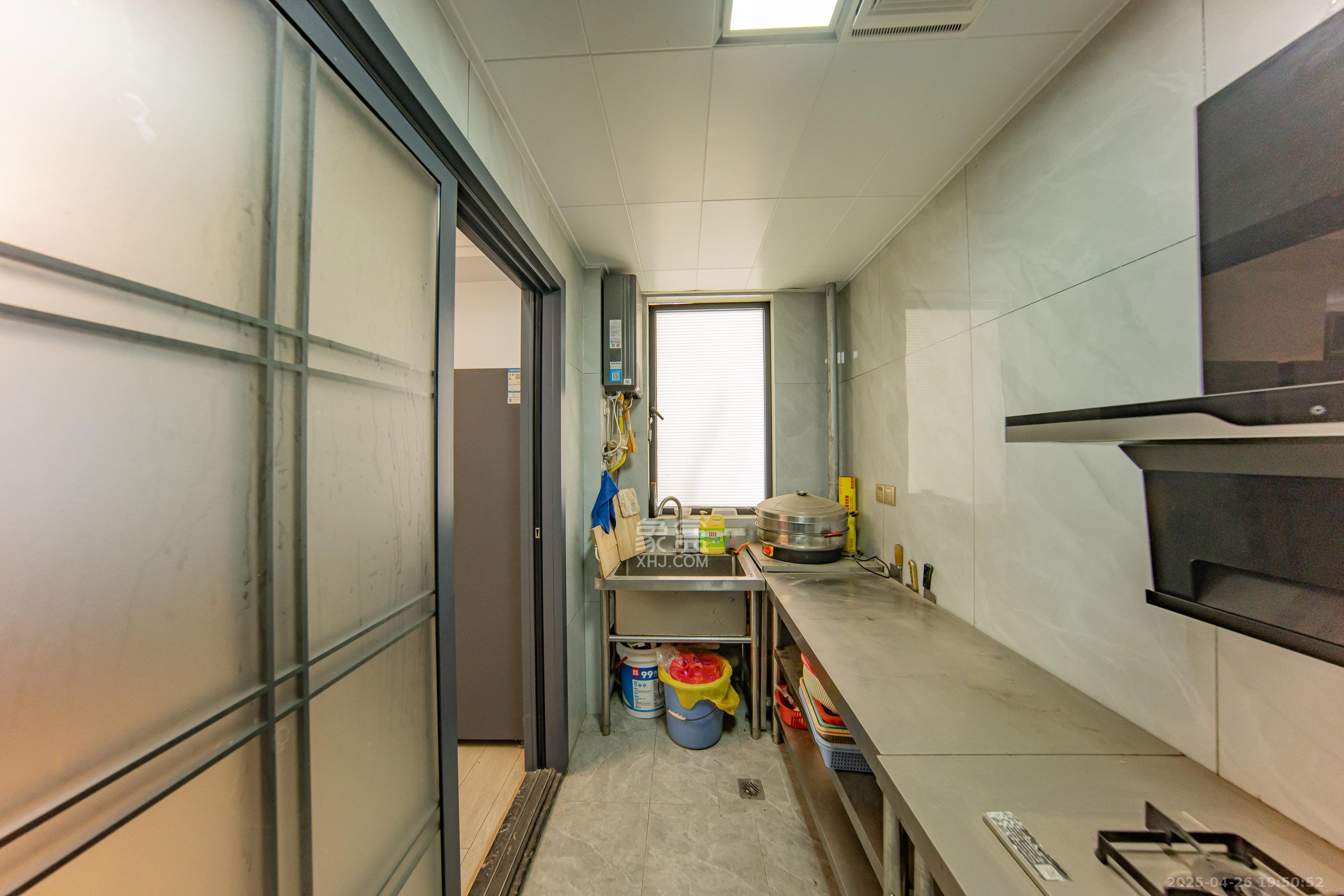 建投象山国际  4室2厅2卫    186.0万 建投象山国际  4室2厅2卫    186.0万厨房