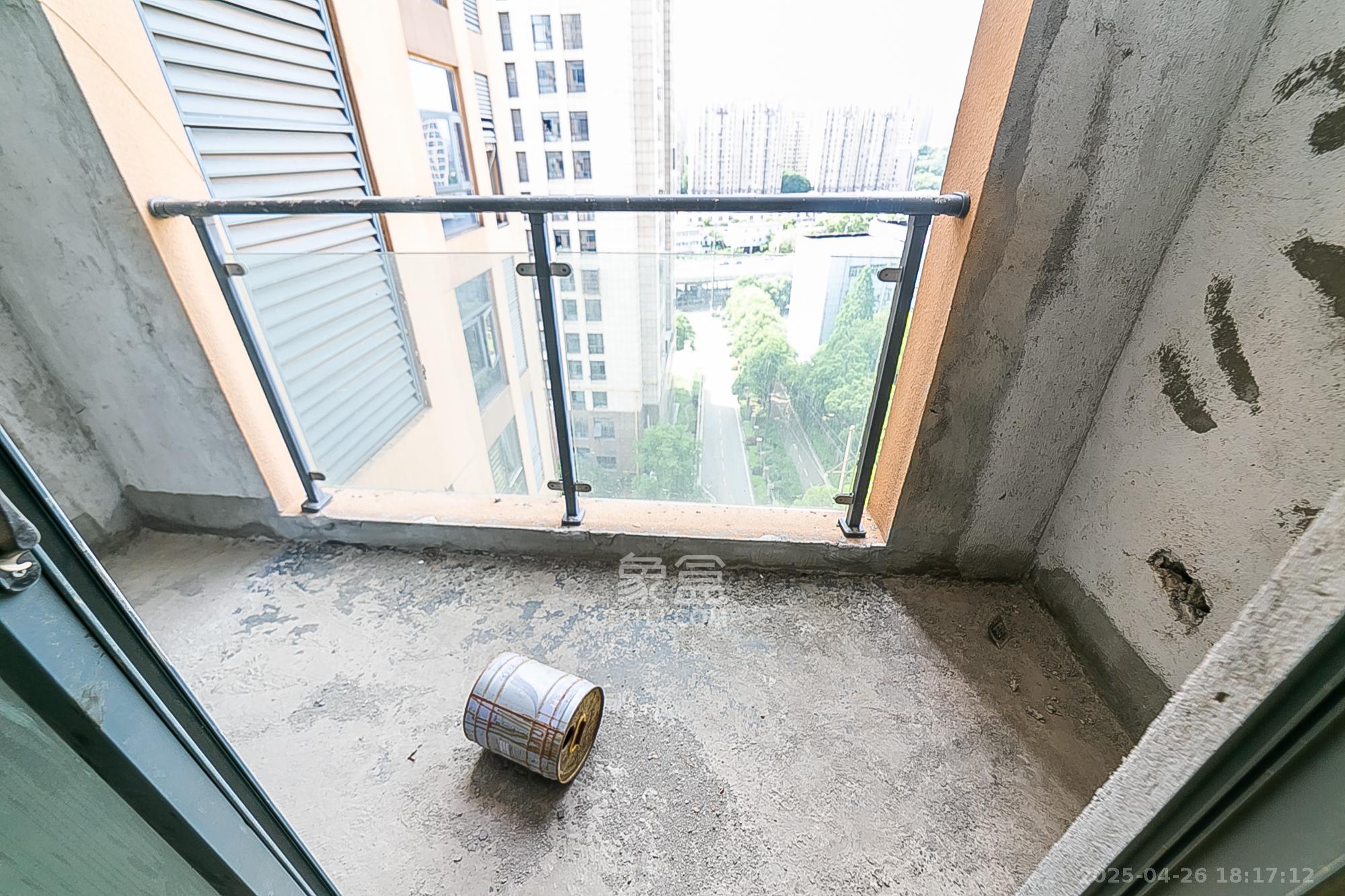 江南华府 3室2厅2卫 95.0万 江南华府 3室2厅2卫 95.0万阳台