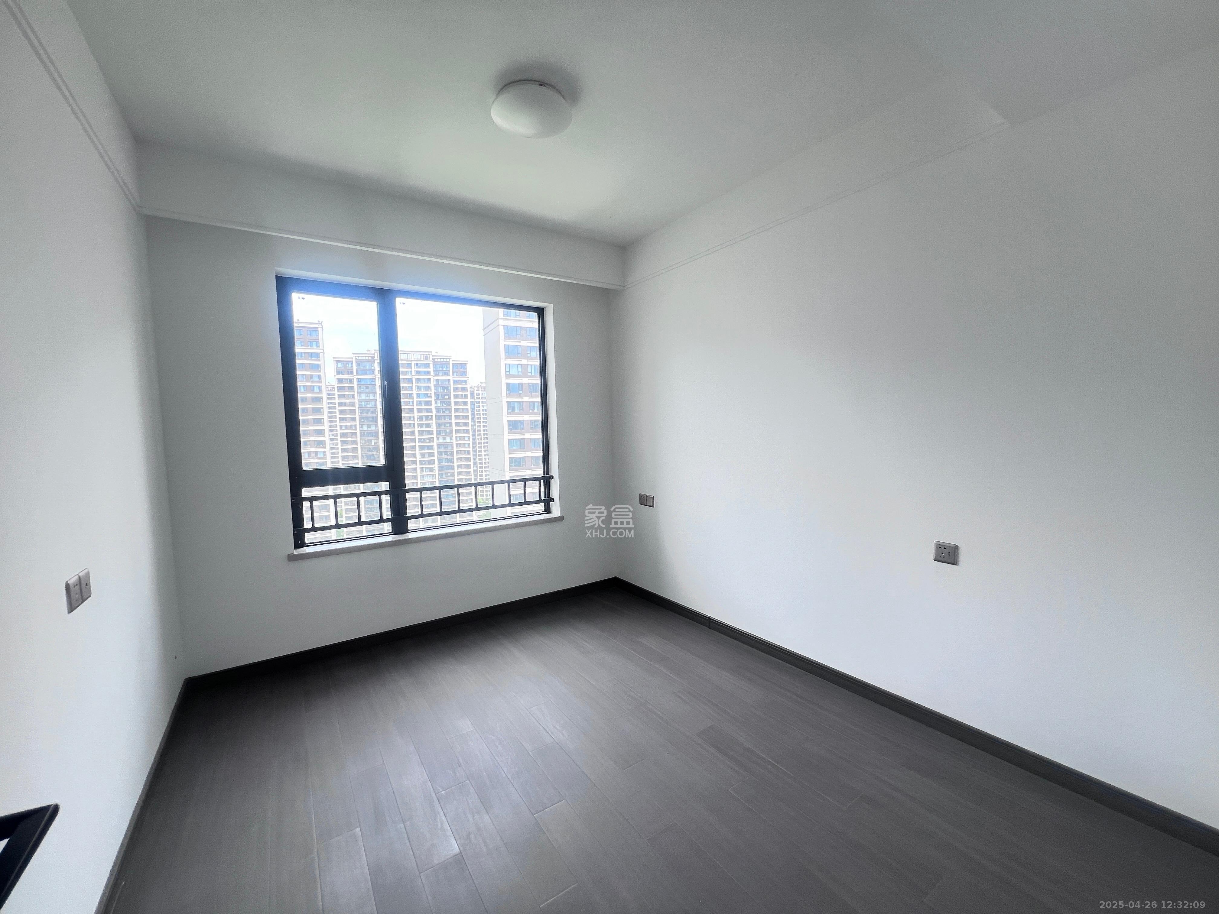 龙湖春江天玺  4室2厅2卫    5500.0元/月 龙湖春江天玺  4室2厅2卫    5500.0元/月室内图