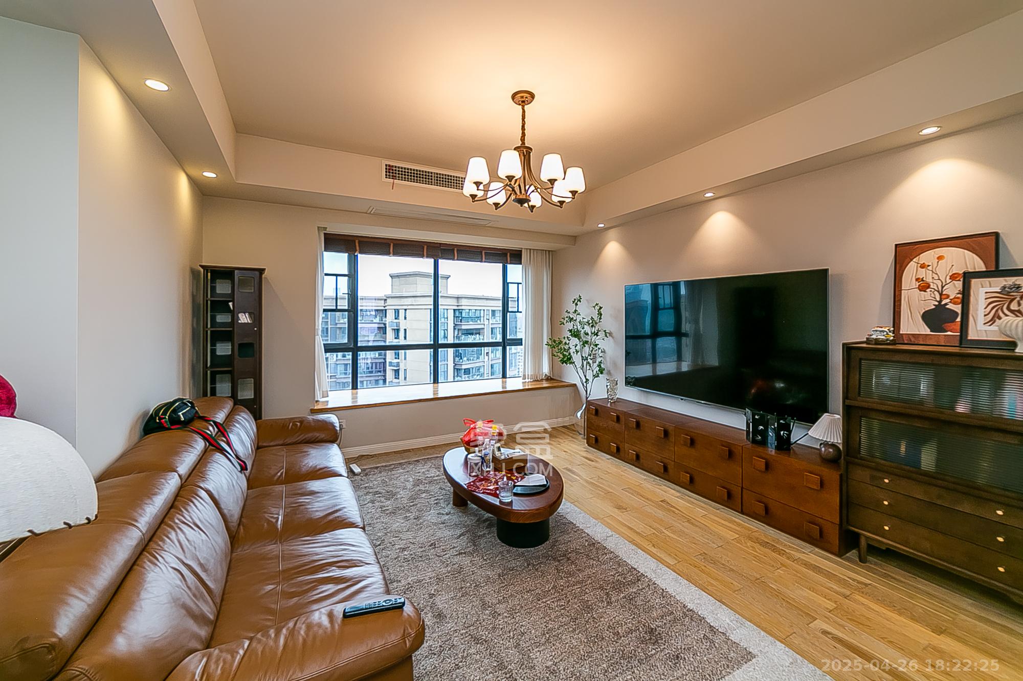 荣悦台  3室2厅2卫    198.0万 荣悦台  3室2厅2卫    198.0万客厅