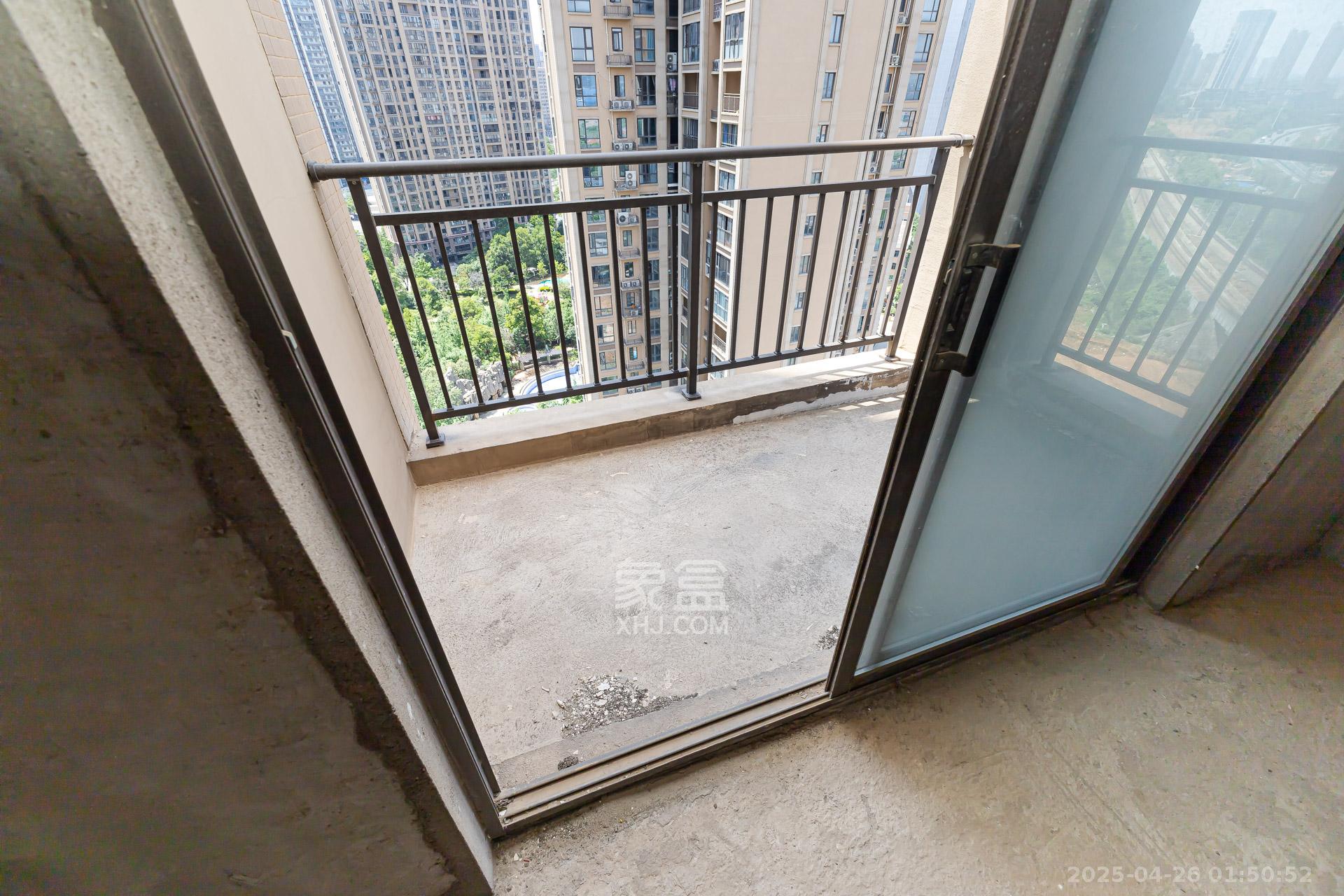 长燃新奥佳园  4室2厅2卫    90.0万 长燃新奥佳园  4室2厅2卫    90.0万阳台