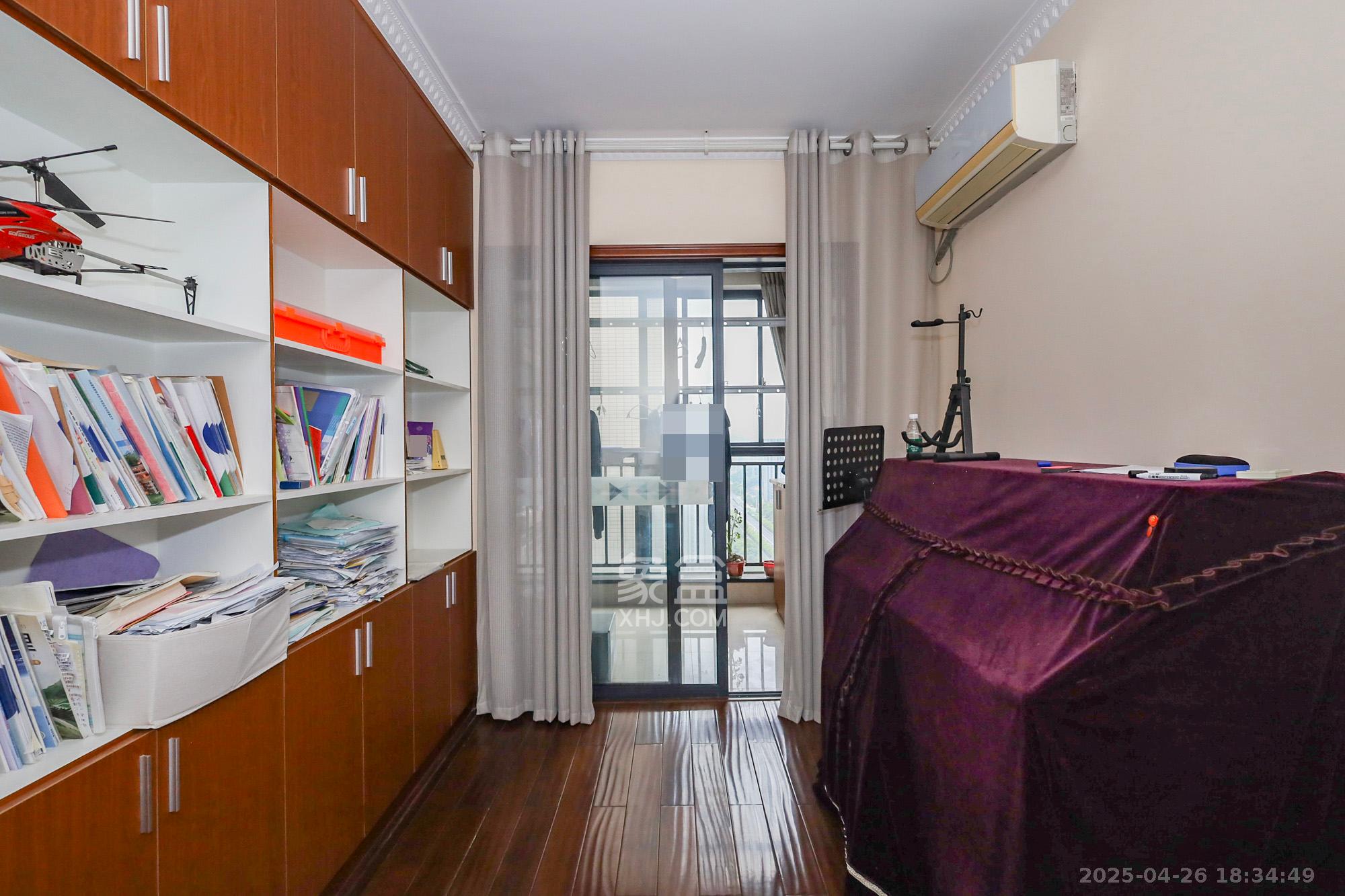 钰龙天下一期  4室2厅2卫    290.0万卧室