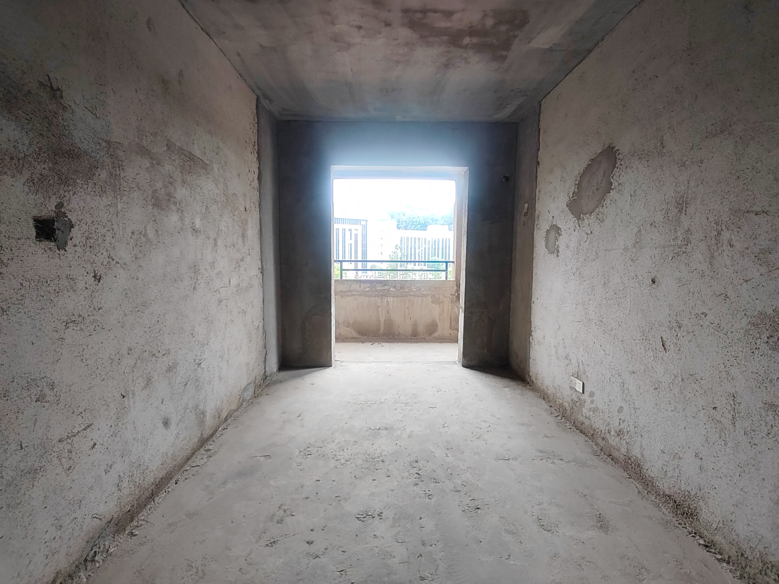 众一桂府 5室2厅2卫 69.8万 众一桂府 5室2厅2卫 69.8万客厅