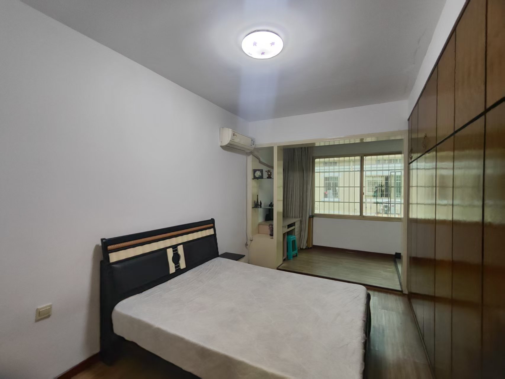 名牌大厦  3室2厅1卫   1500.00元/月室内图