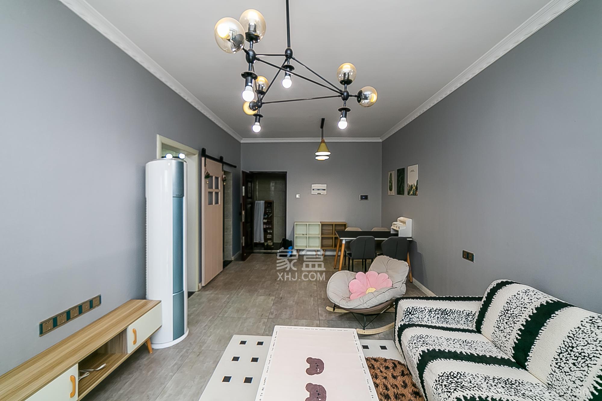 荣悦台  2室2厅1卫    92.8万 荣悦台  2室2厅1卫    92.8万客厅